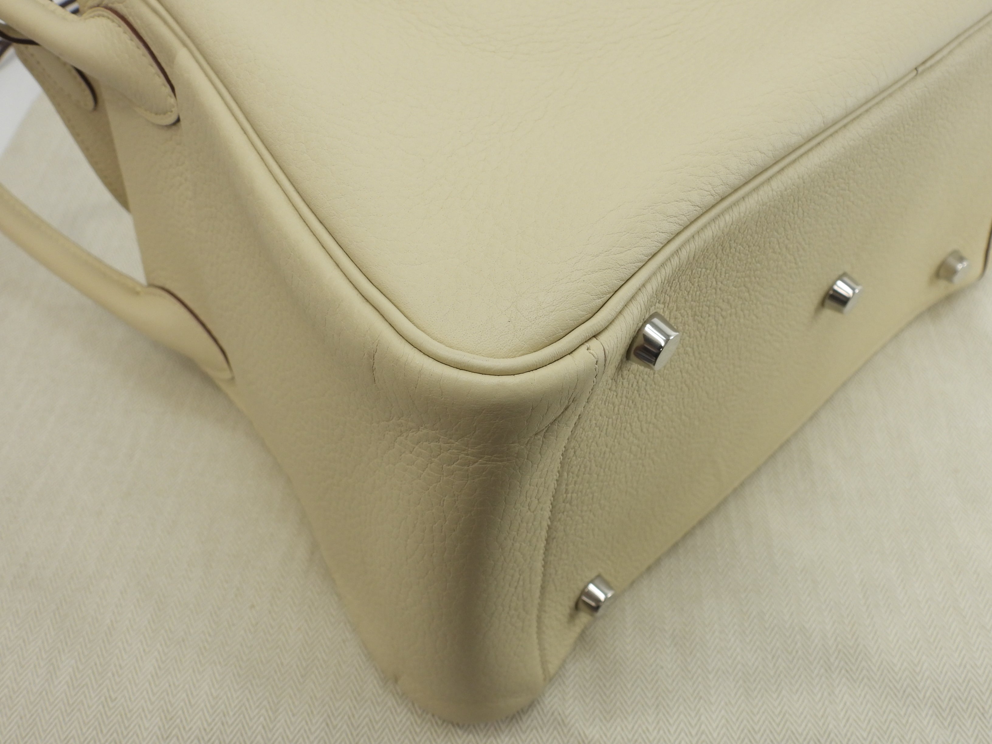 Hermès Lindy 30 in Clemence leather, color Parchemin, handbag with shoulder strap @□K 2