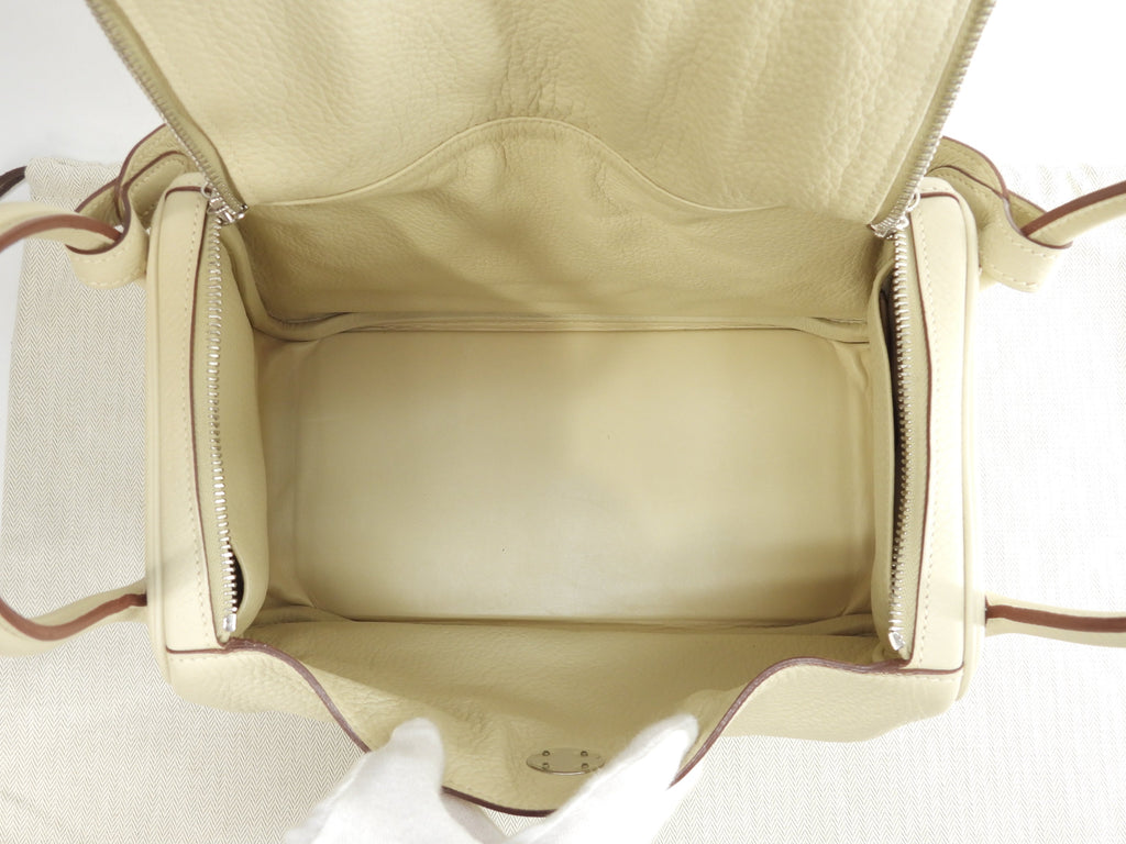 Hermès Lindy 30 in Clemence leather, color Parchemin, handbag with shoulder strap @□K 2