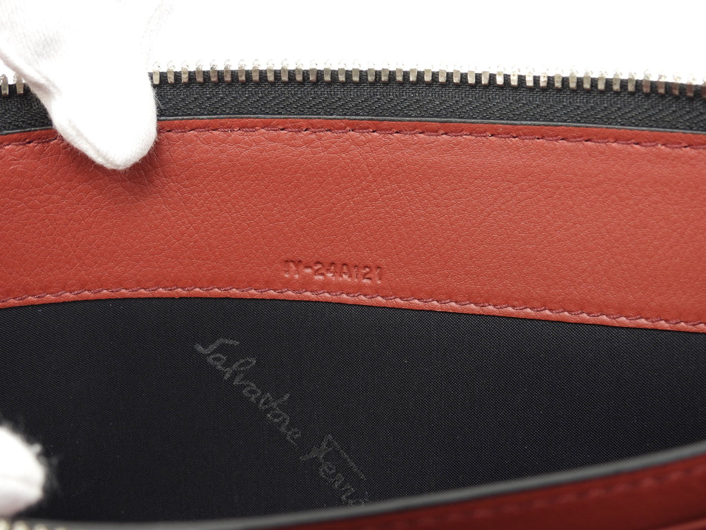 Salvatore Ferragamo Clutch Bag Logo a pois Pelle Nera Pochette Nuova @IY24A121 2