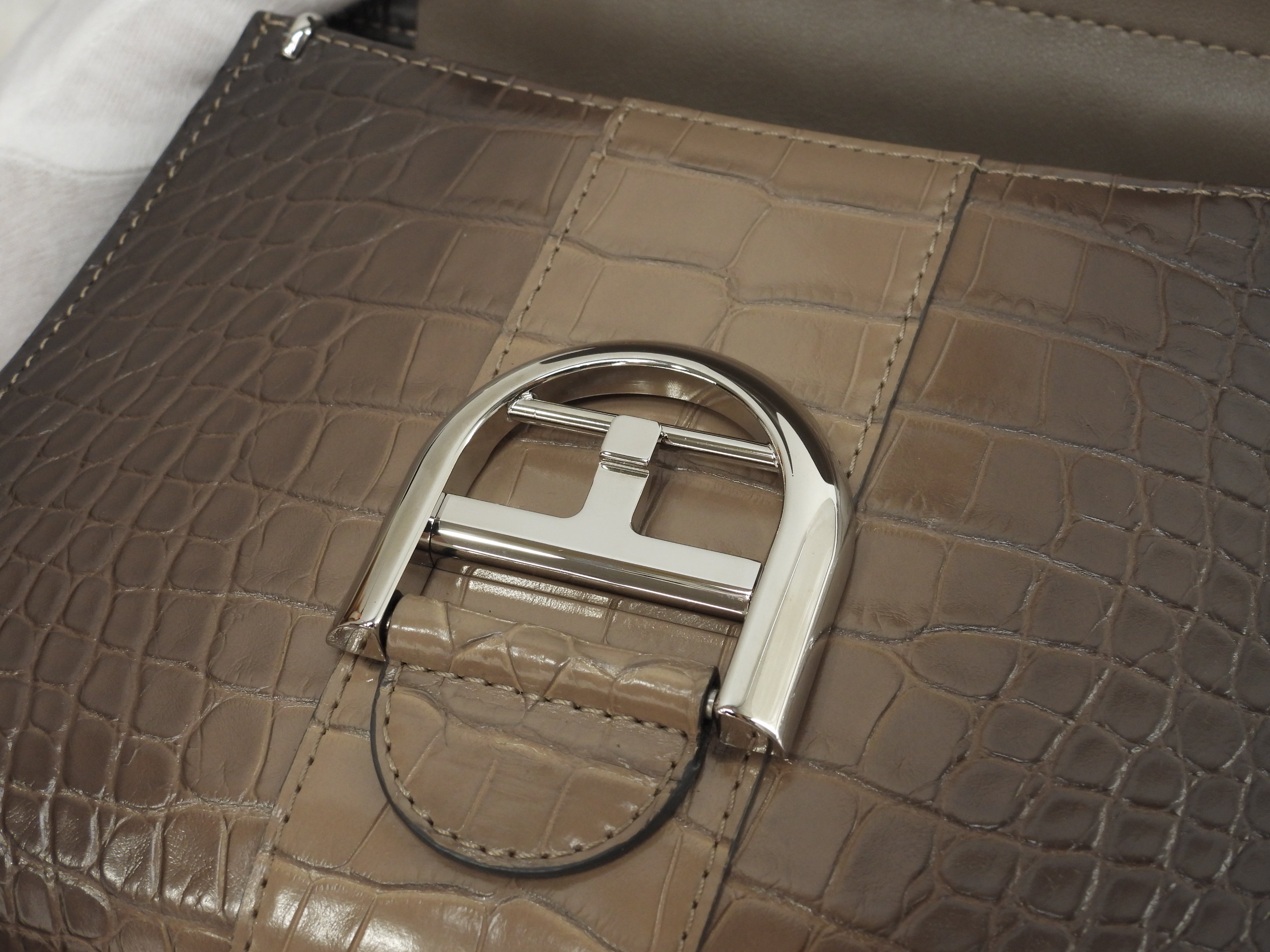 Delvaux Brillant Mini Alligator Leather Handbag Pochette Sfumata Grigio-Marrone @ 1