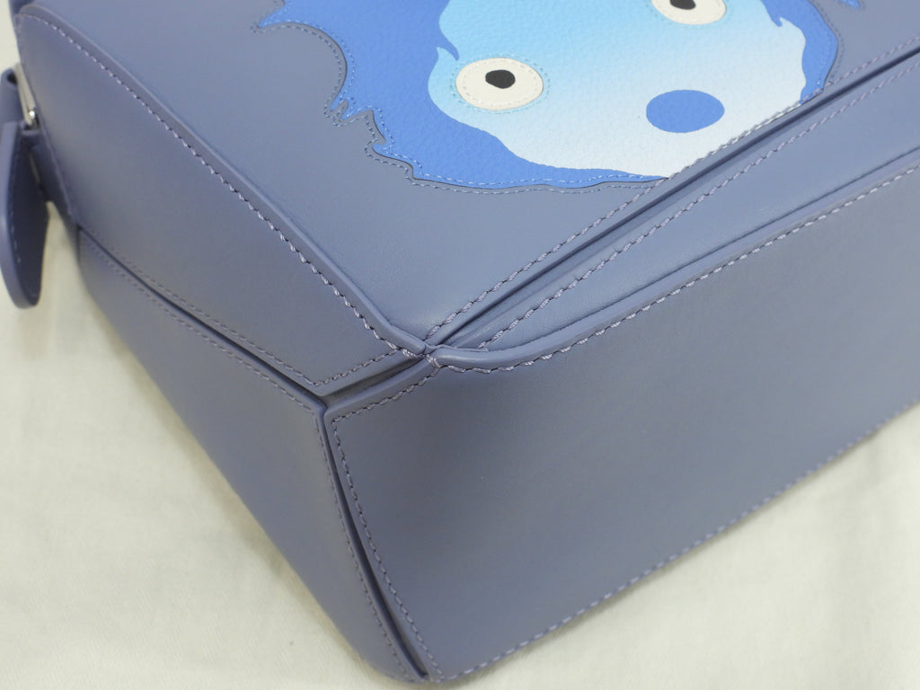 Borsa Loewe Puzzle piccola Il castello errante di Howl/Calcifer, in pelle blu, borsa a mano, pochette, mai usata @012251