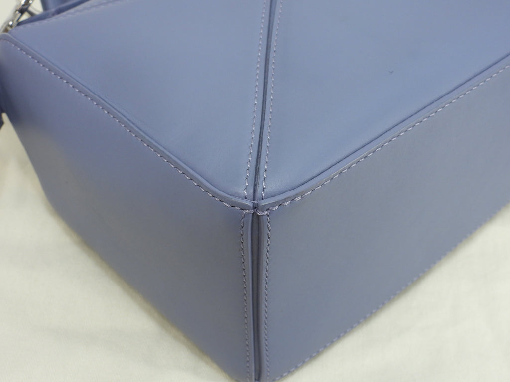 Borsa Loewe Puzzle piccola Il castello errante di Howl/Calcifer, in pelle blu, borsa a mano, pochette, mai usata @012251