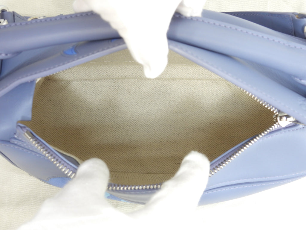 Borsa Loewe Puzzle piccola Il castello errante di Howl/Calcifer, in pelle blu, borsa a mano, pochette, mai usata @012251