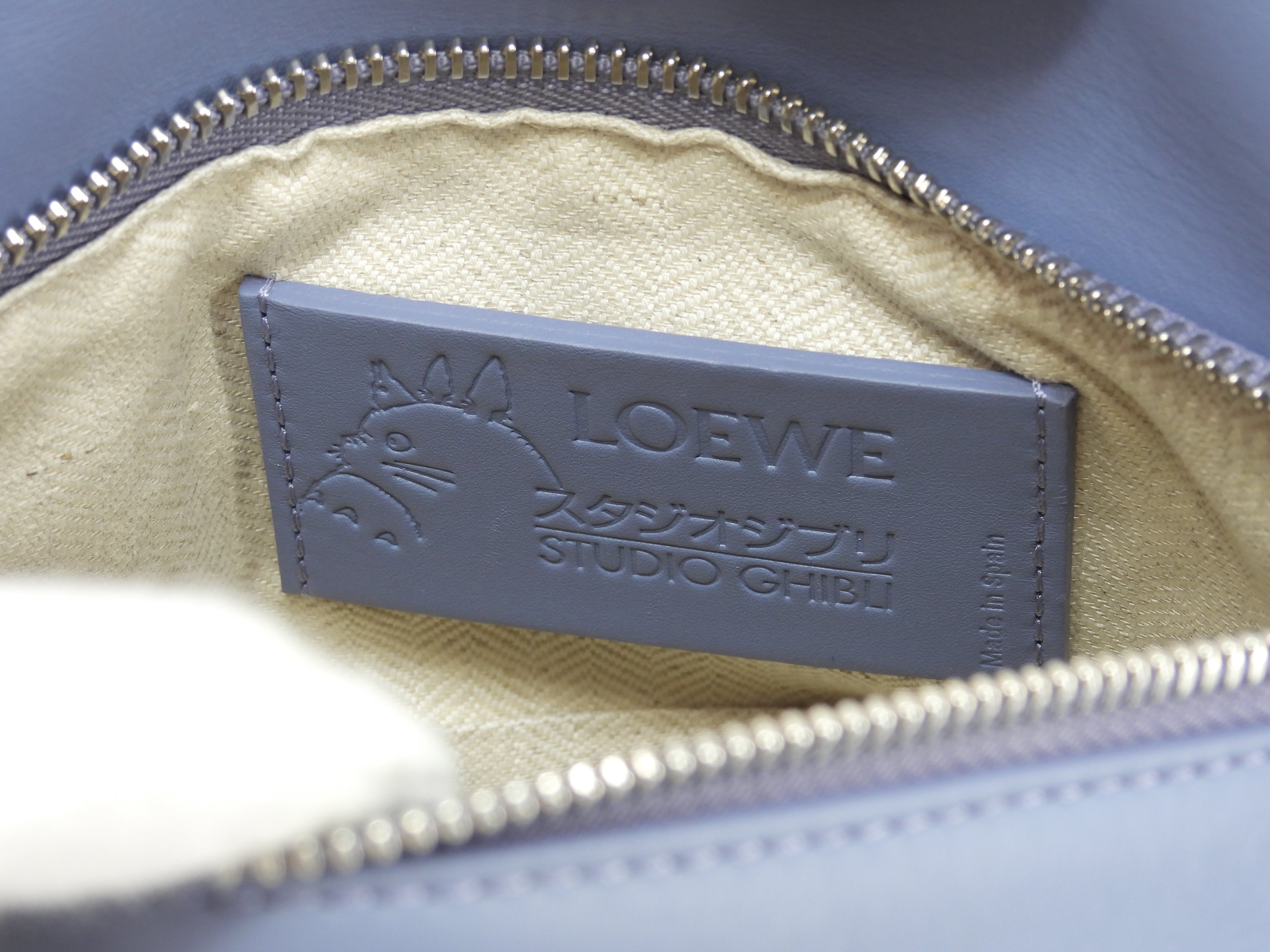 Borsa Loewe Puzzle piccola Il castello errante di Howl/Calcifer, in pelle blu, borsa a mano, pochette, mai usata @012251