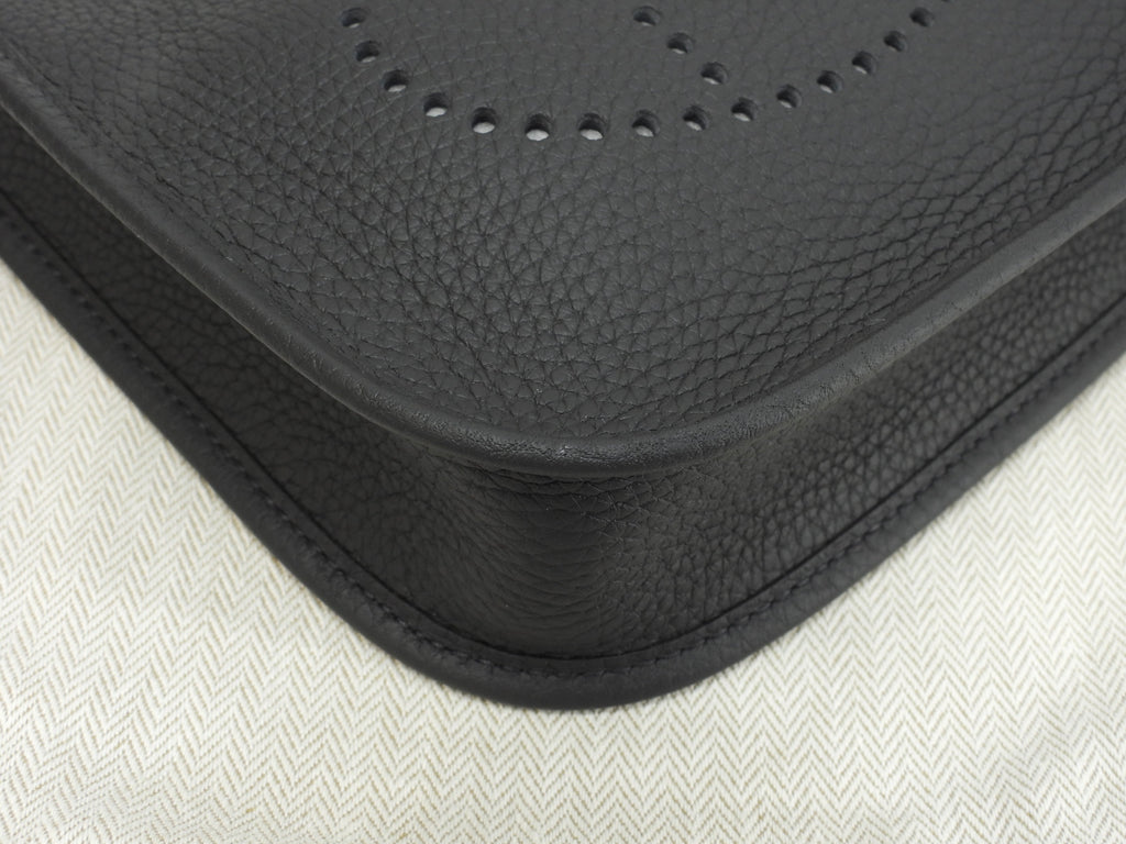 エルメス エヴリンTPM トリヨンクレマンス 黒 ポシェットバッグ ゴールド金具 新品@K