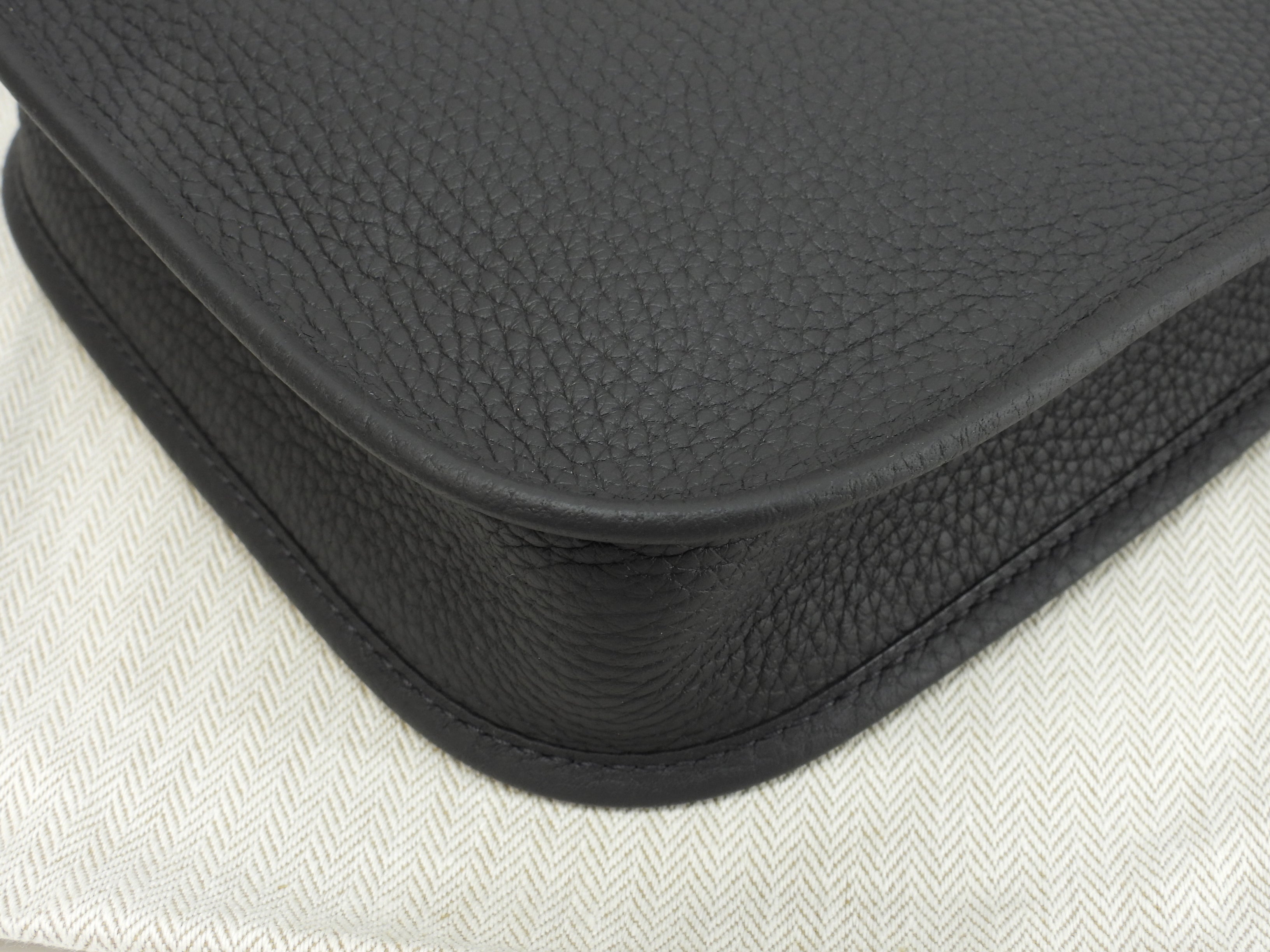 エルメス エヴリンTPM トリヨンクレマンス 黒 ポシェットバッグ ゴールド金具 新品@K
