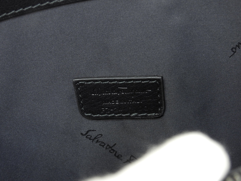 Salvatore Ferragamo Clutch Bag Pelle goffrata grigio scuro Porta documenti Nuovo@FZ24-0480 2