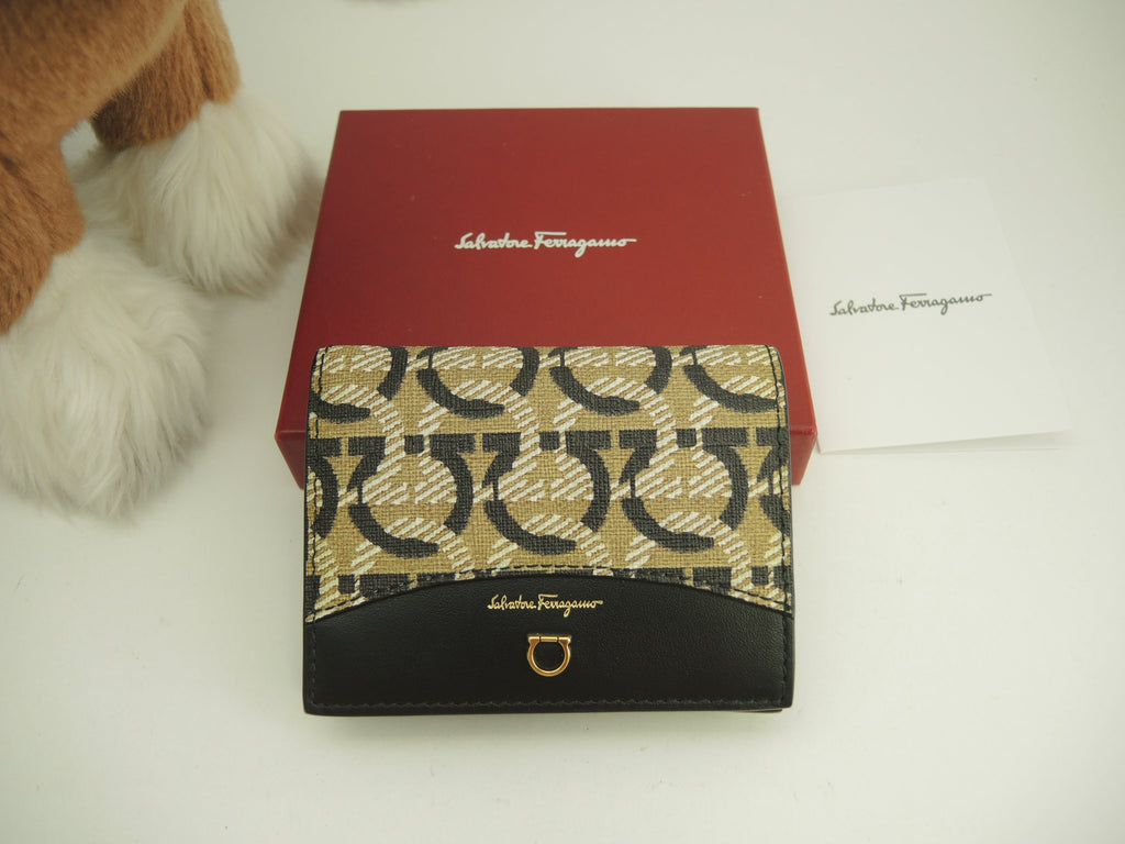 Salvatore Ferragamo Portafoglio compatto Gancini PVC pelle/beige nero Nuova @ 20