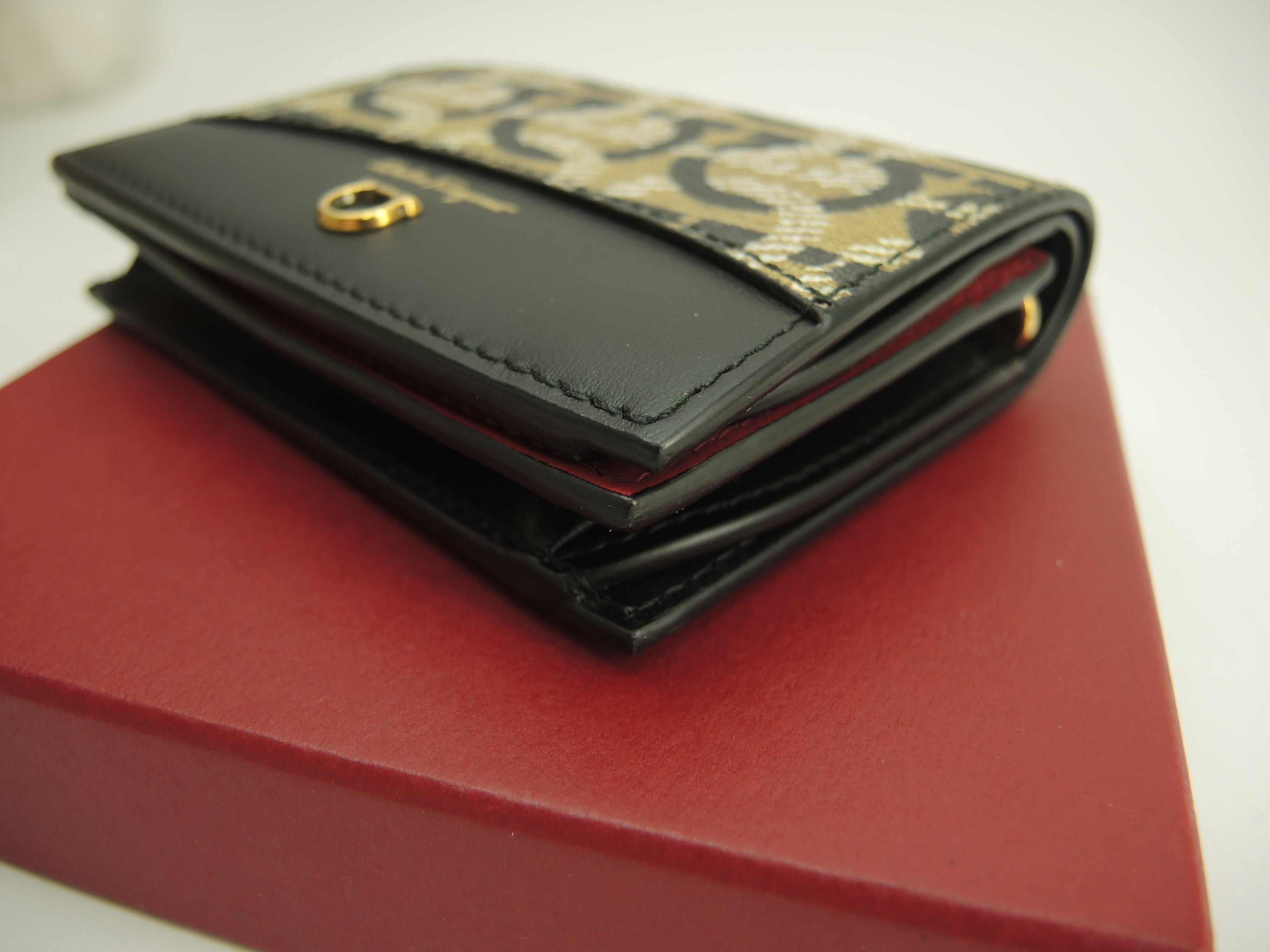 Salvatore Ferragamo Portafoglio compatto Gancini PVC pelle/beige nero Nuova @ 20