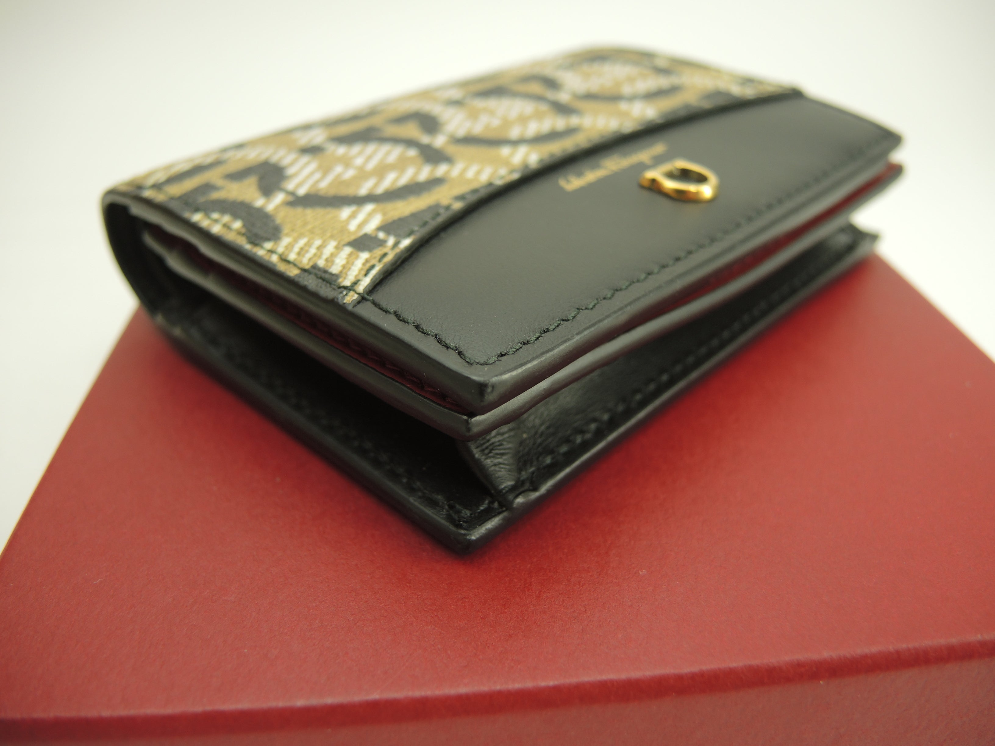 Salvatore Ferragamo Portafoglio compatto Gancini PVC pelle/beige nero Nuova @ 20