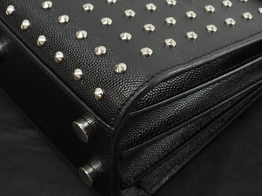 Saint Laurent Sac de Jour Nano con borchie in pelle nera, mini borsa a mano, pochette YSL, ottime condizioni @ 73