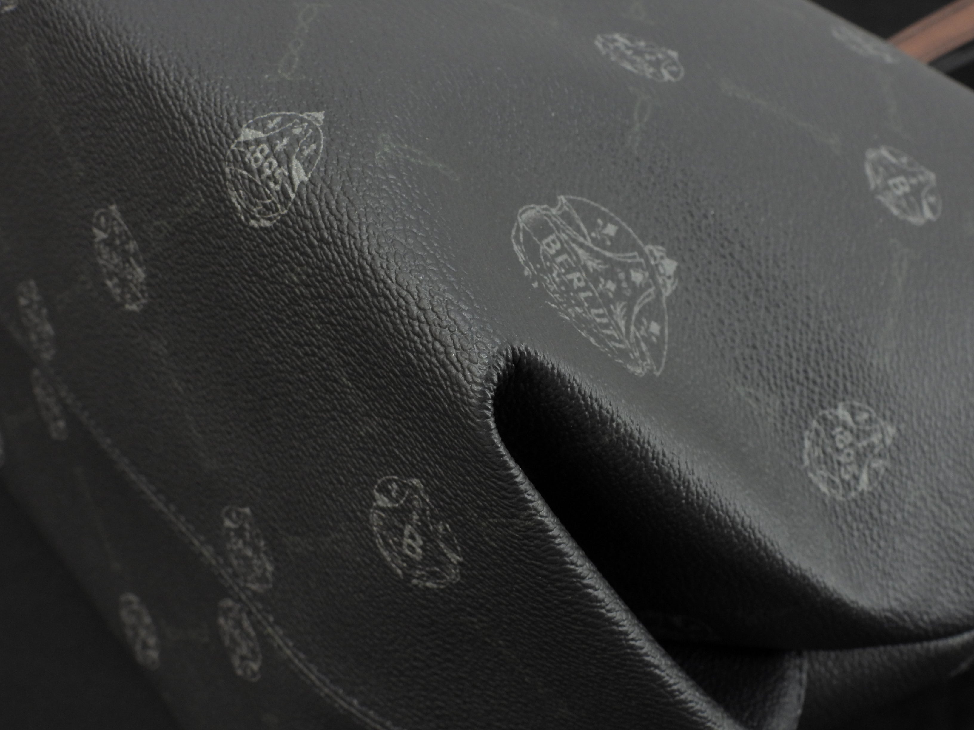 Berluti Pure Signature Borsa a tracolla shopping uomo in pelle scura e nera, condizioni eccellenti@U0211