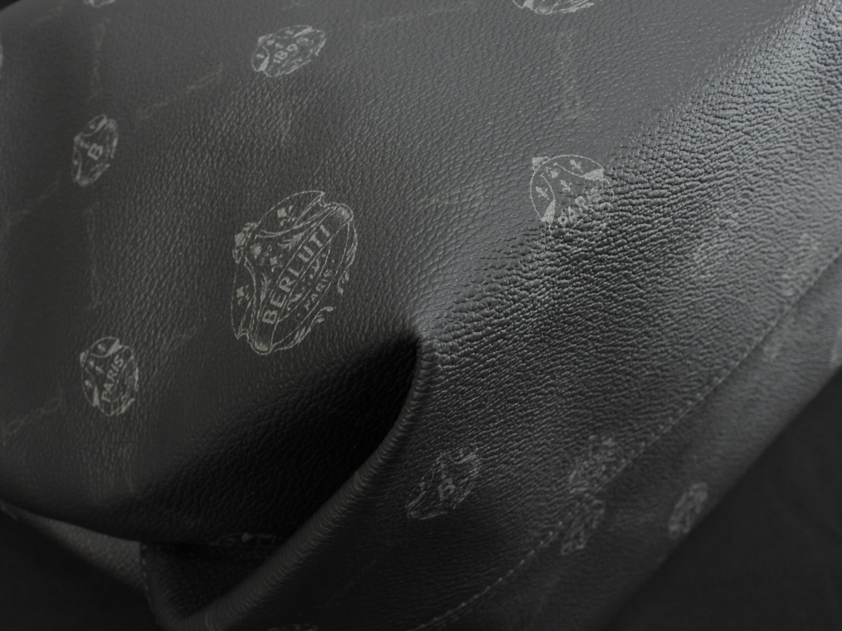 Berluti Pure Signature Borsa a tracolla shopping uomo in pelle scura e nera, condizioni eccellenti@U0211