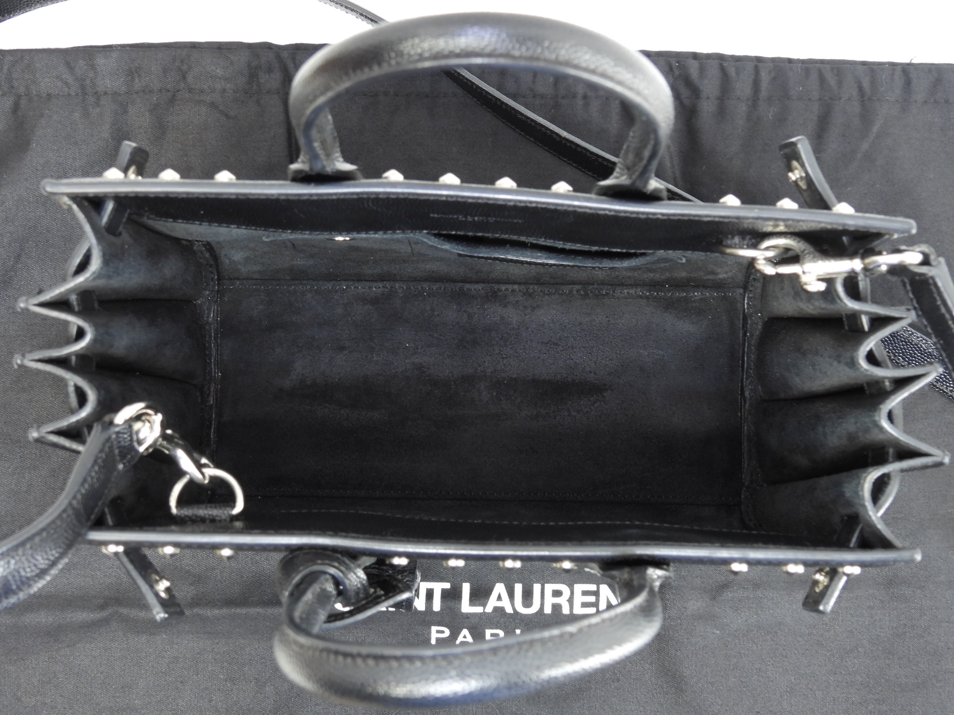 Saint Laurent Sac de Jour Nano con borchie in pelle nera, mini borsa a mano, pochette YSL, ottime condizioni @ 73