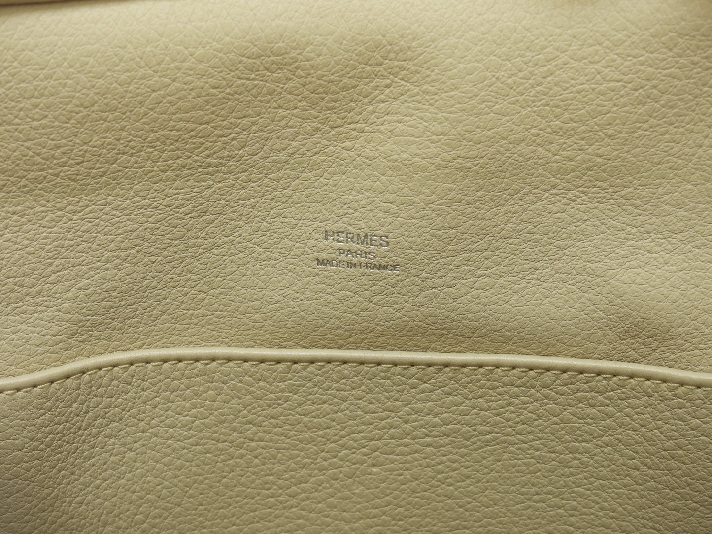 Hermes Good News PM in pelle Taurillon Clemence, colore Parchemin, pochette a tracolla@□L