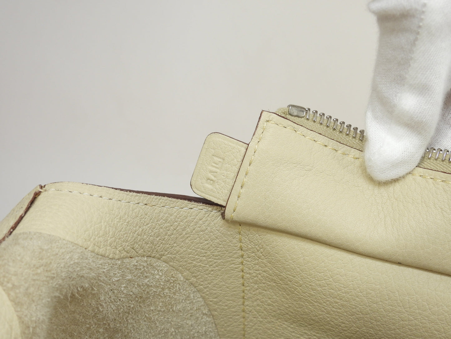 Hermes Good News PM in pelle Taurillon Clemence, colore Parchemin, pochette a tracolla@□L