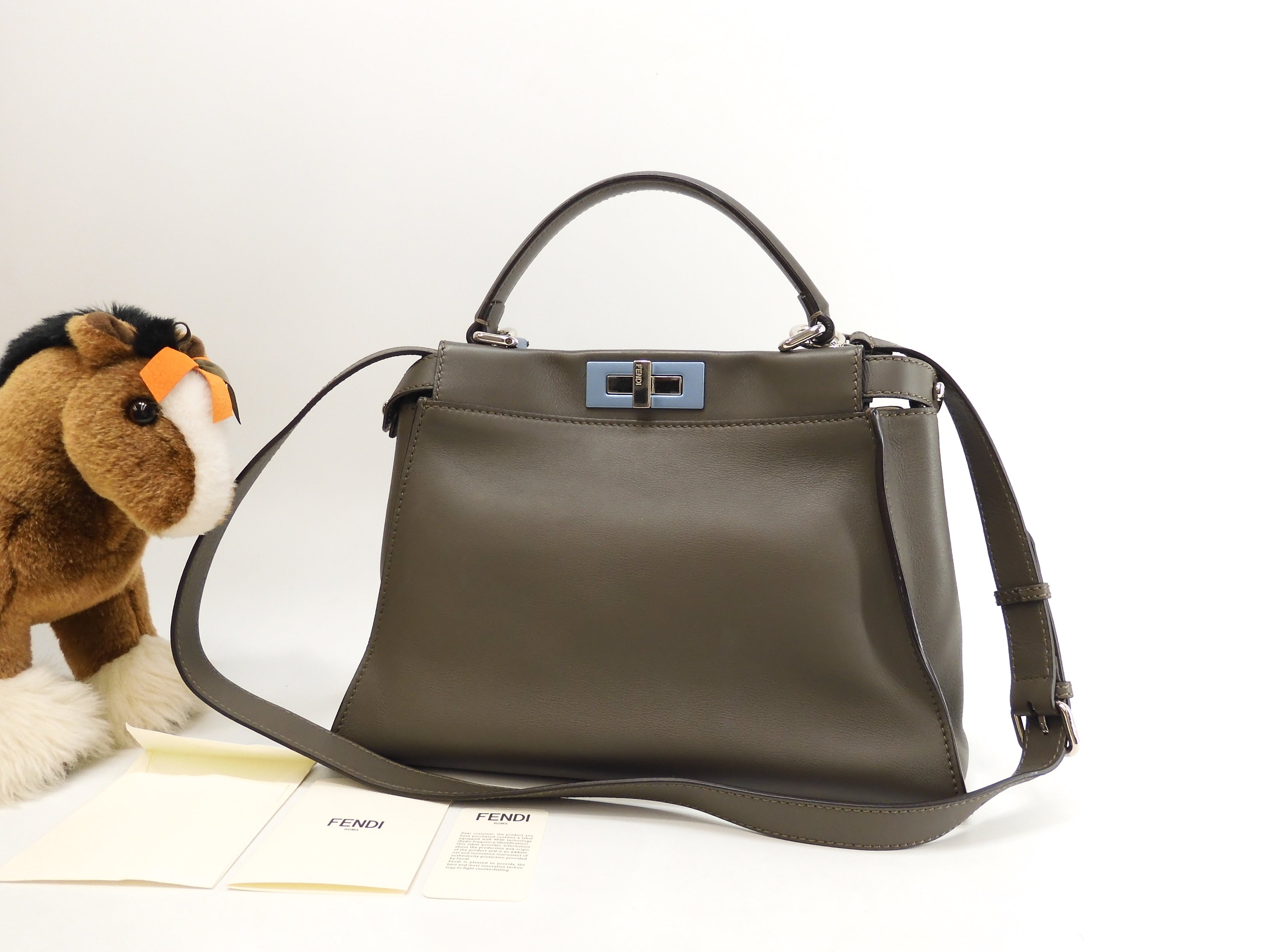 Fendi Peekaboo Regular in pelle grigia con tracolla, condizioni eccellenti @ 4