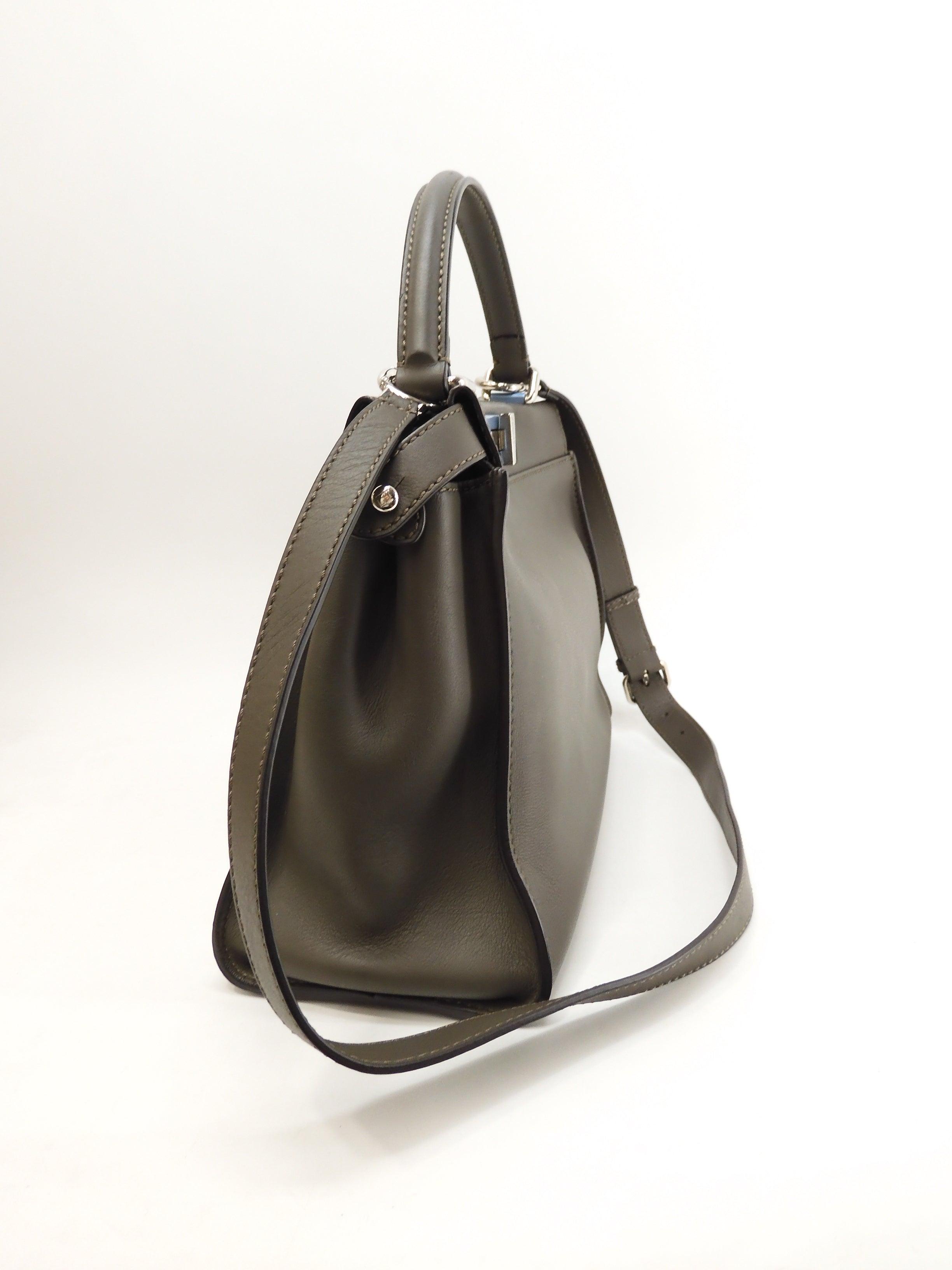 Fendi Peekaboo Regular in pelle grigia con tracolla, condizioni eccellenti @ 4