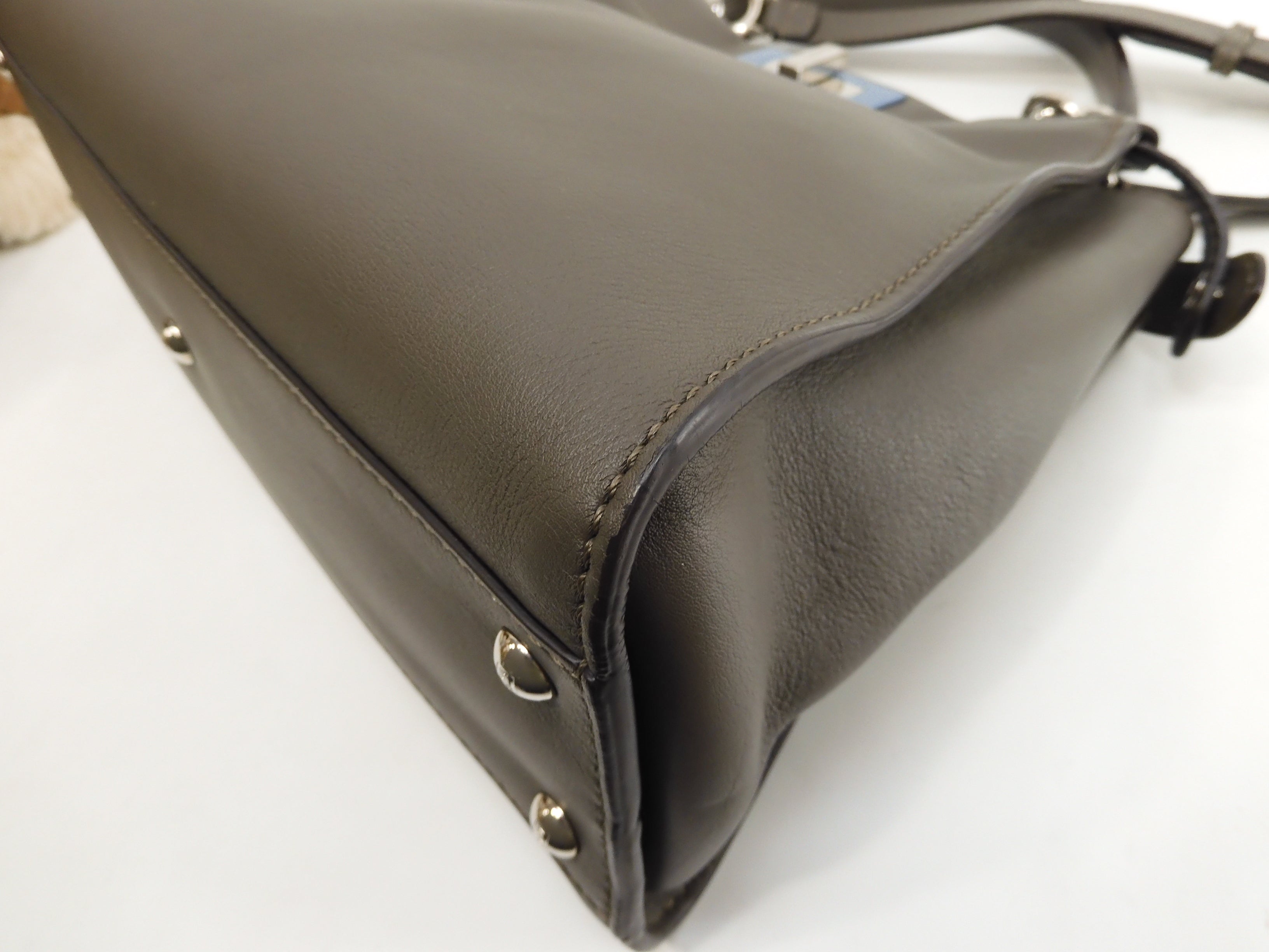 Fendi Peekaboo Regular in pelle grigia con tracolla, condizioni eccellenti @ 4