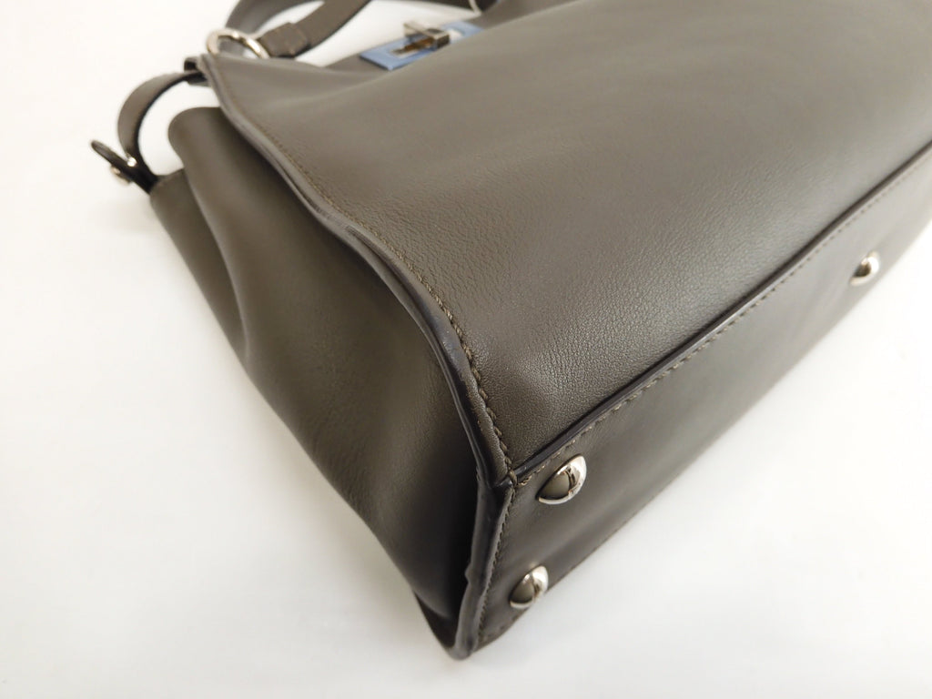 Fendi Peekaboo Regular in pelle grigia con tracolla, condizioni eccellenti @ 4