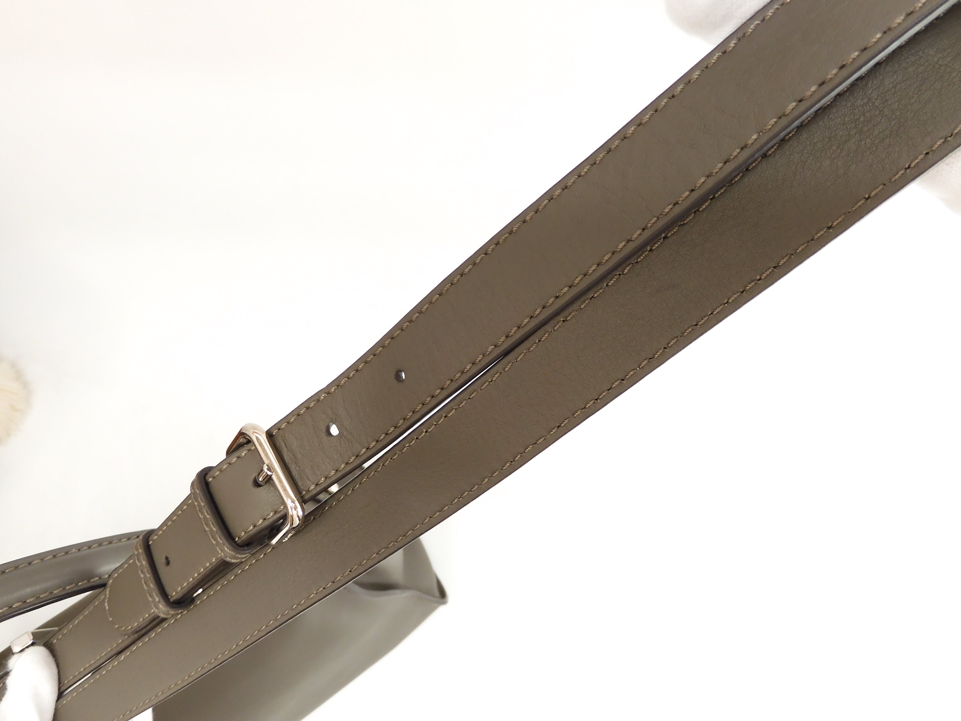 Fendi Peekaboo Regular in pelle grigia con tracolla, condizioni eccellenti @ 4