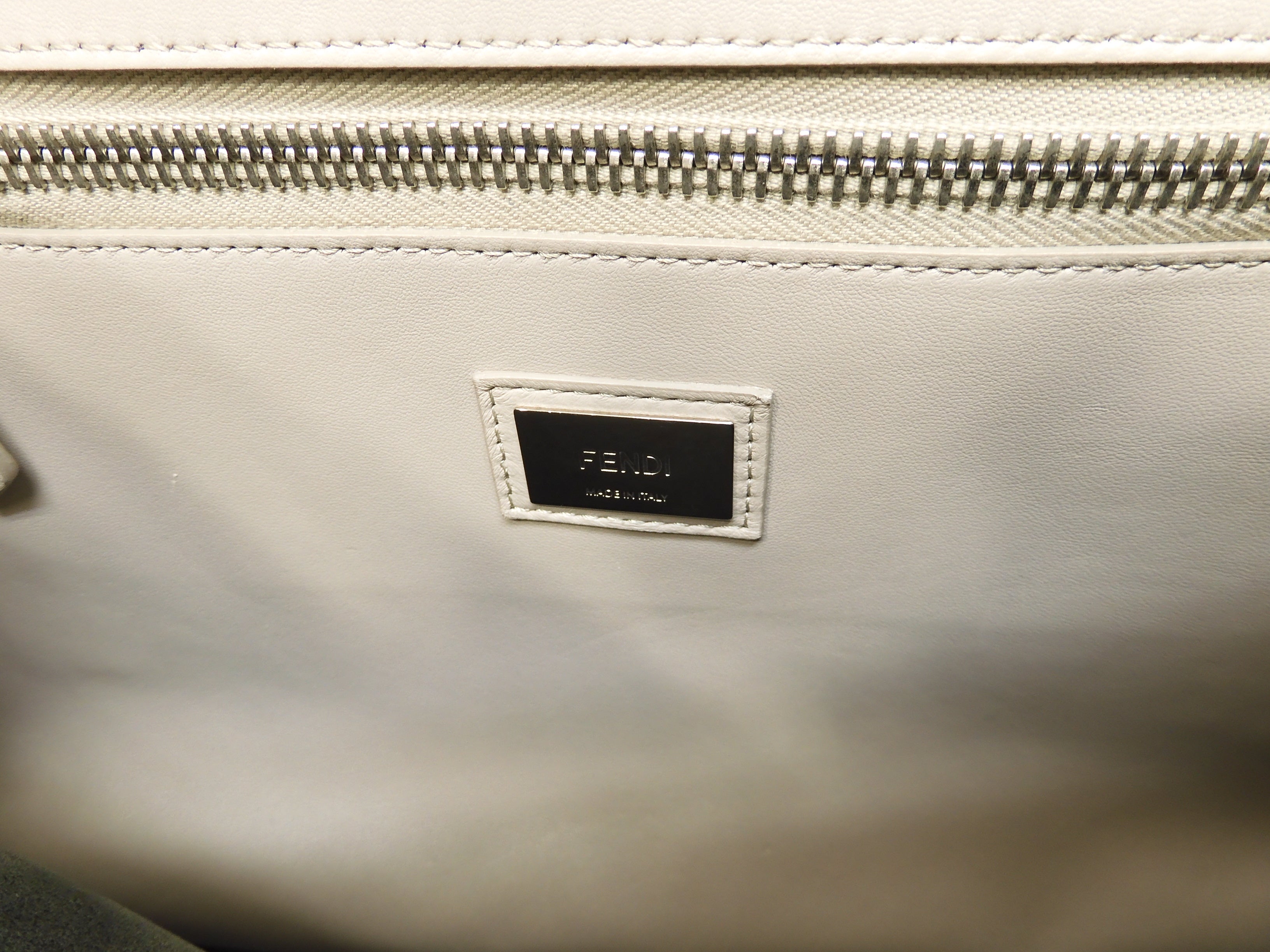 Fendi Peekaboo Regular in pelle grigia con tracolla, condizioni eccellenti @ 4