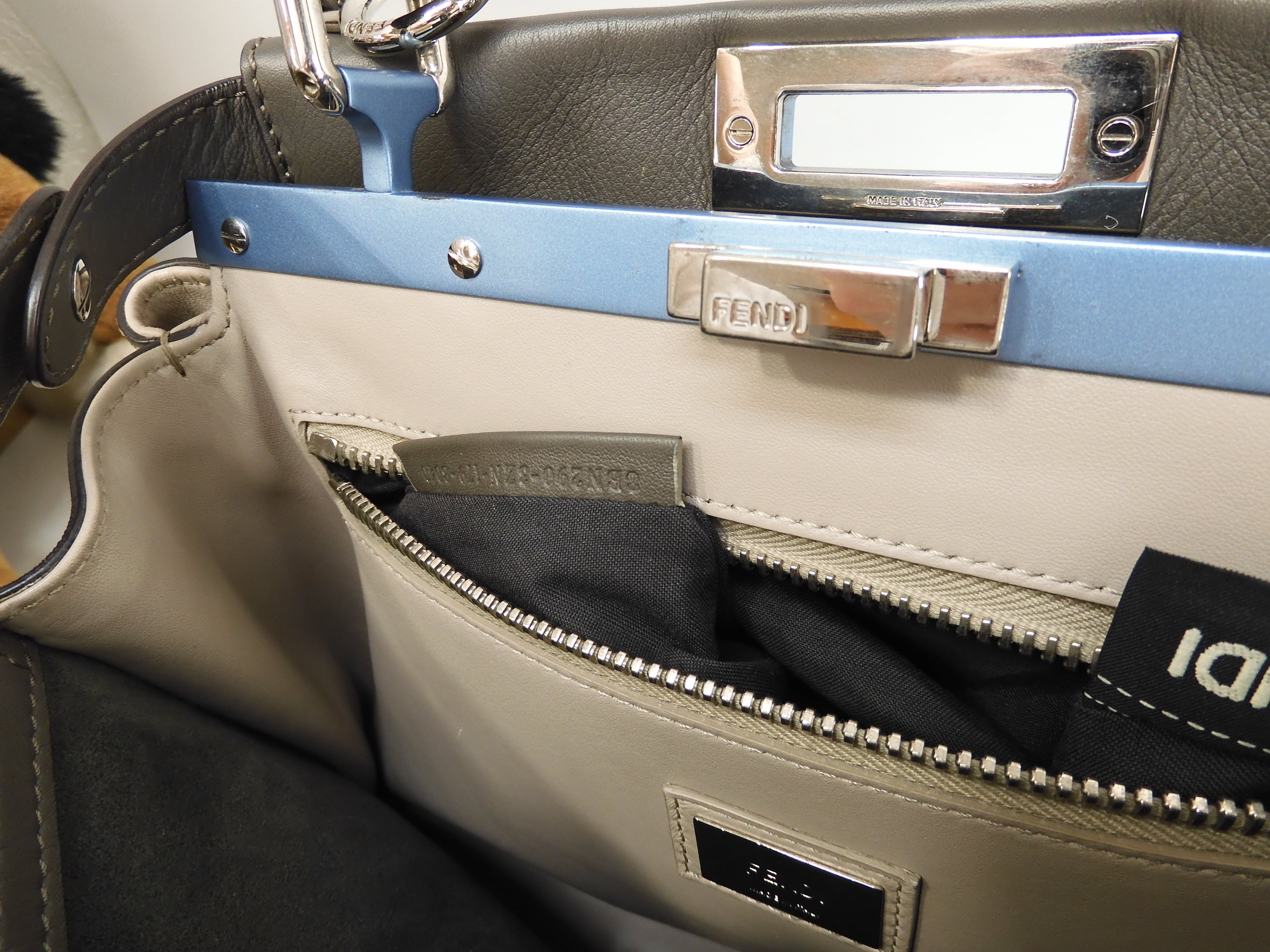 Fendi Peekaboo Regular in pelle grigia con tracolla, condizioni eccellenti @ 4