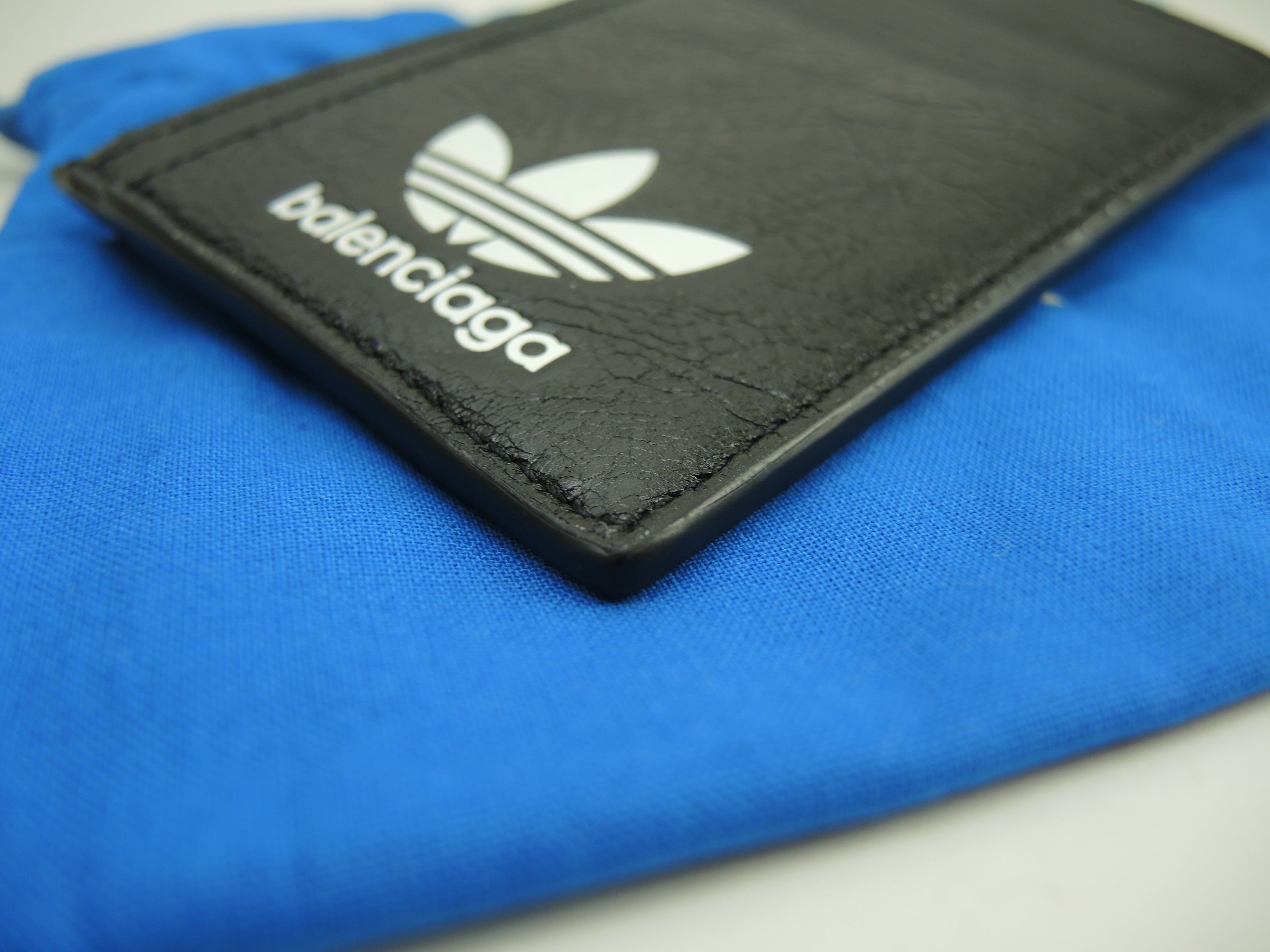 Balenciaga x Adidas Portamonete con scomparti per carte in pelle nero e bianco, nuovo di zecca@1