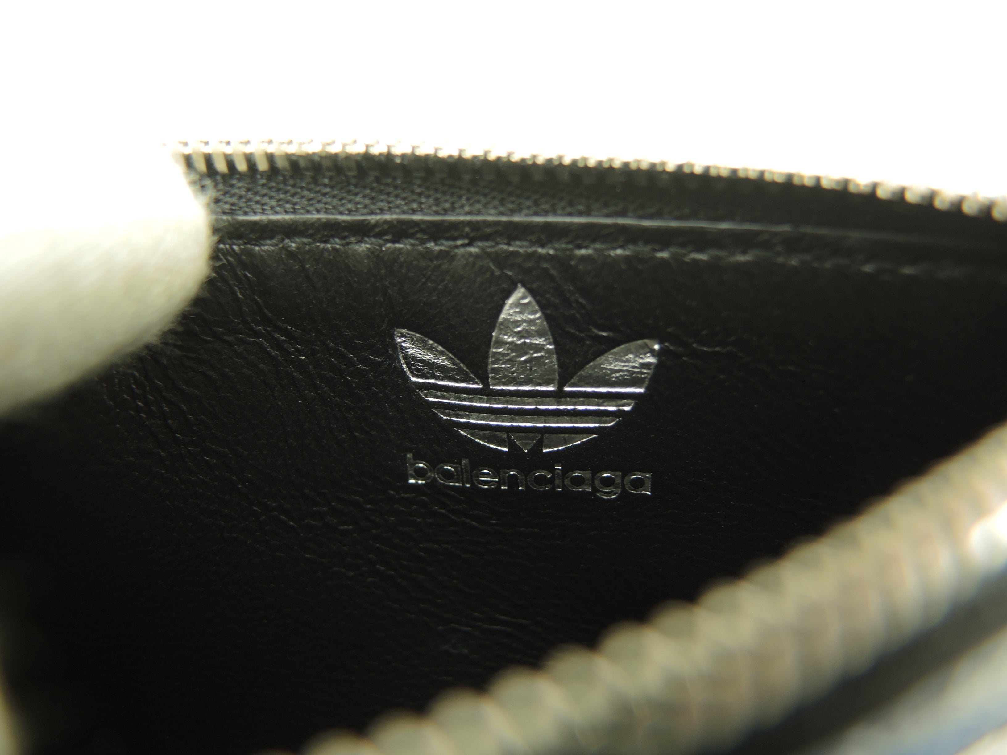 Balenciaga x Adidas Portamonete con scomparti per carte in pelle nero e bianco, nuovo di zecca@1