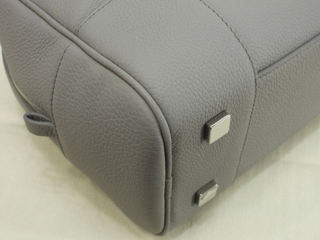 Loewe Amazona 28 con tracolla, pelle stampata grigia, borsa a mano, hardware argento, Anagram, condizioni eccellenti@062240