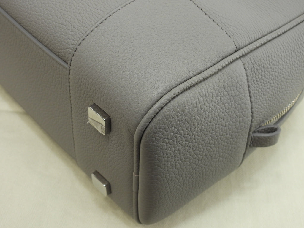 Loewe Amazona 28 con tracolla, pelle stampata grigia, borsa a mano, hardware argento, Anagram, condizioni eccellenti@062240