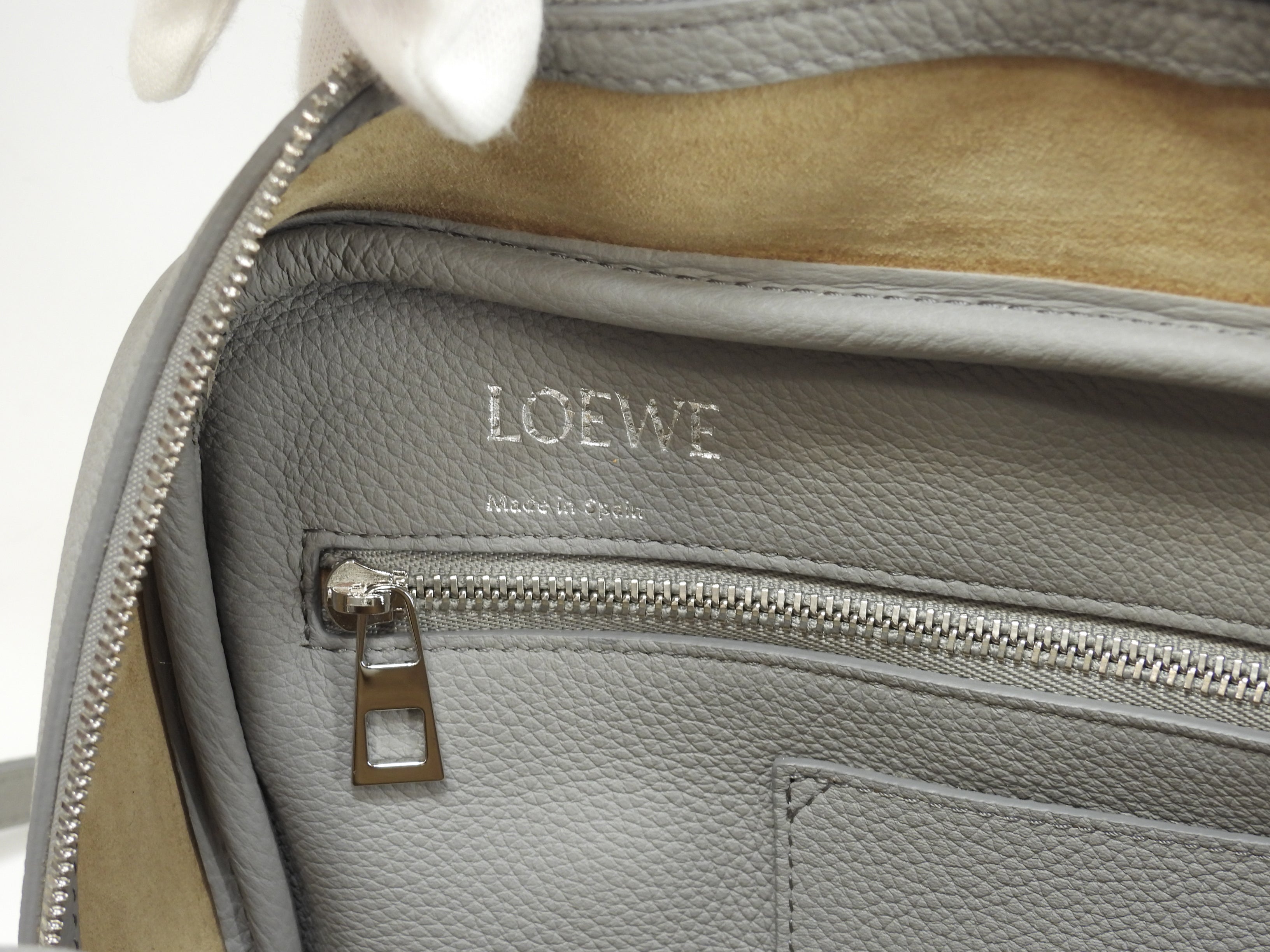 Loewe Amazona 28 con tracolla, pelle stampata grigia, borsa a mano, hardware argento, Anagram, condizioni eccellenti@062240