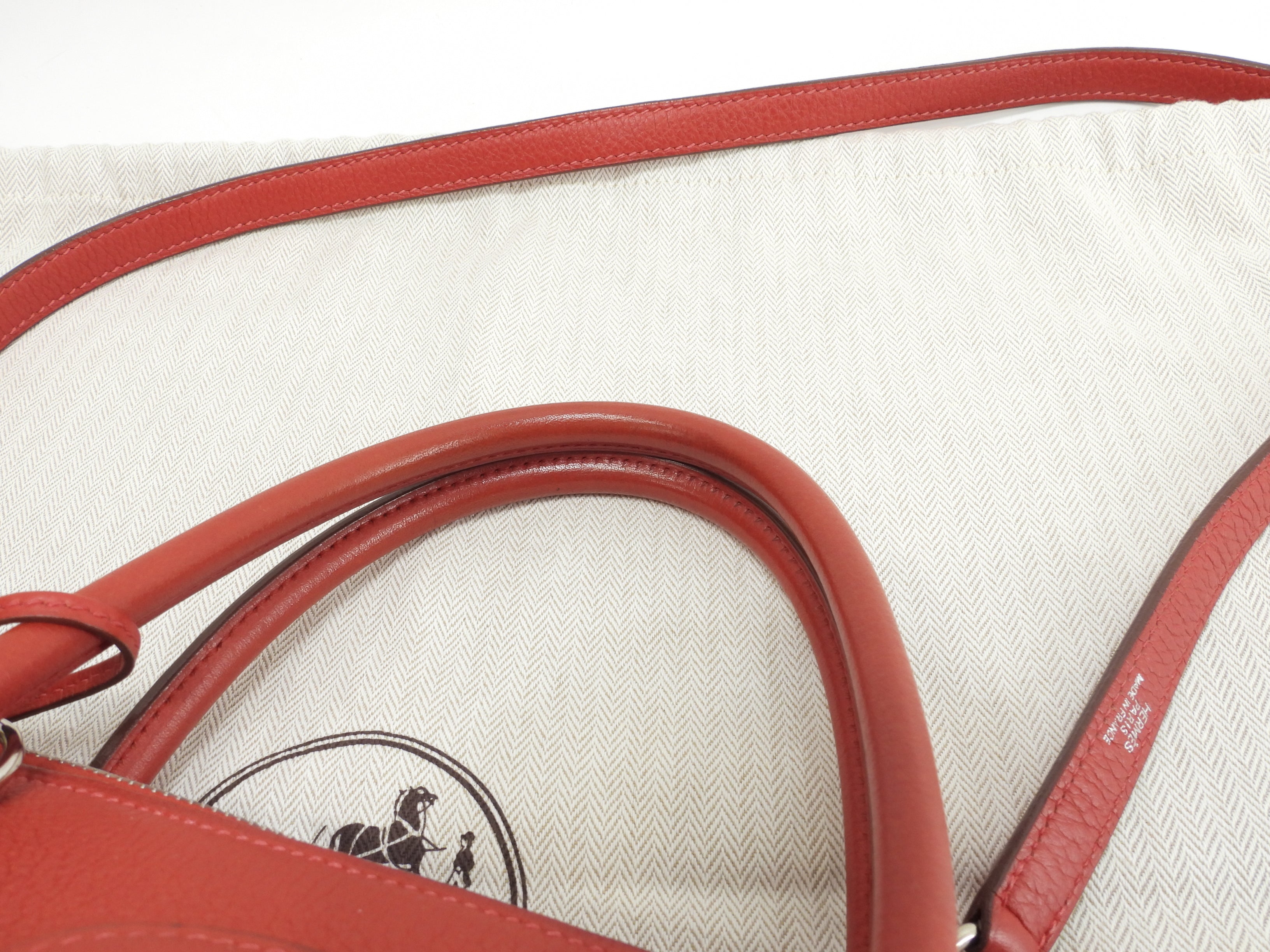 Hermès Bolide 31 Togo rosso, metalleria argentata, con tracolla, condizioni eccellenti @□H
