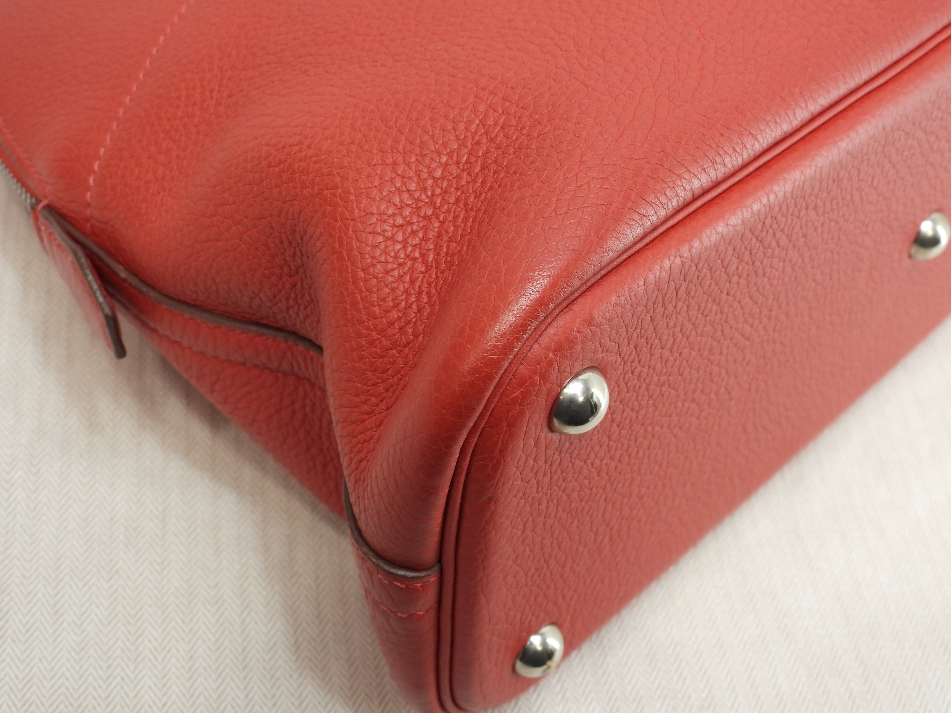 Hermès Bolide 31 Togo rosso, metalleria argentata, con tracolla, condizioni eccellenti @□H
