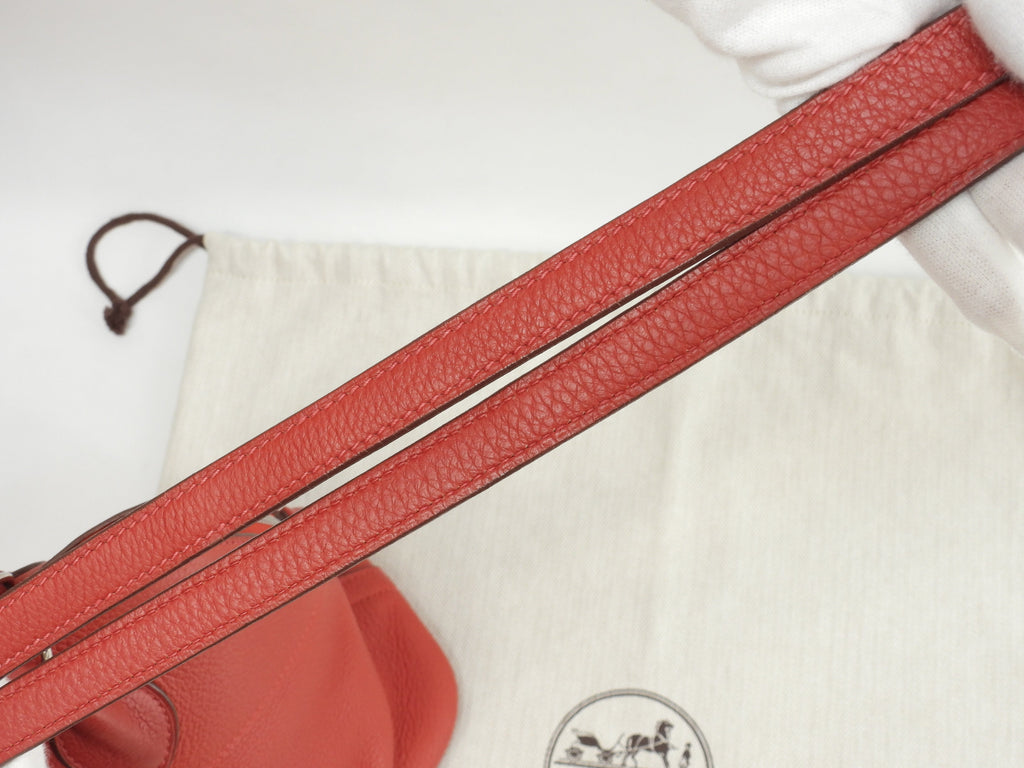 Hermès Bolide 31 Togo rosso, metalleria argentata, con tracolla, condizioni eccellenti @□H