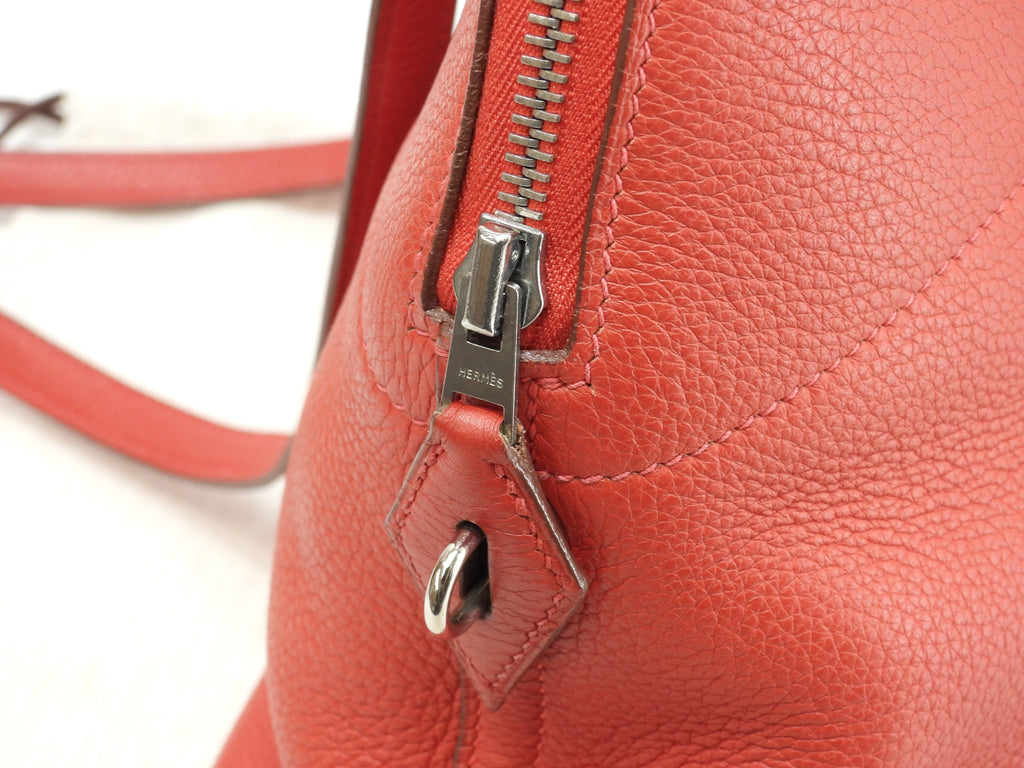 Hermès Bolide 31 Togo rosso, metalleria argentata, con tracolla, condizioni eccellenti @□H