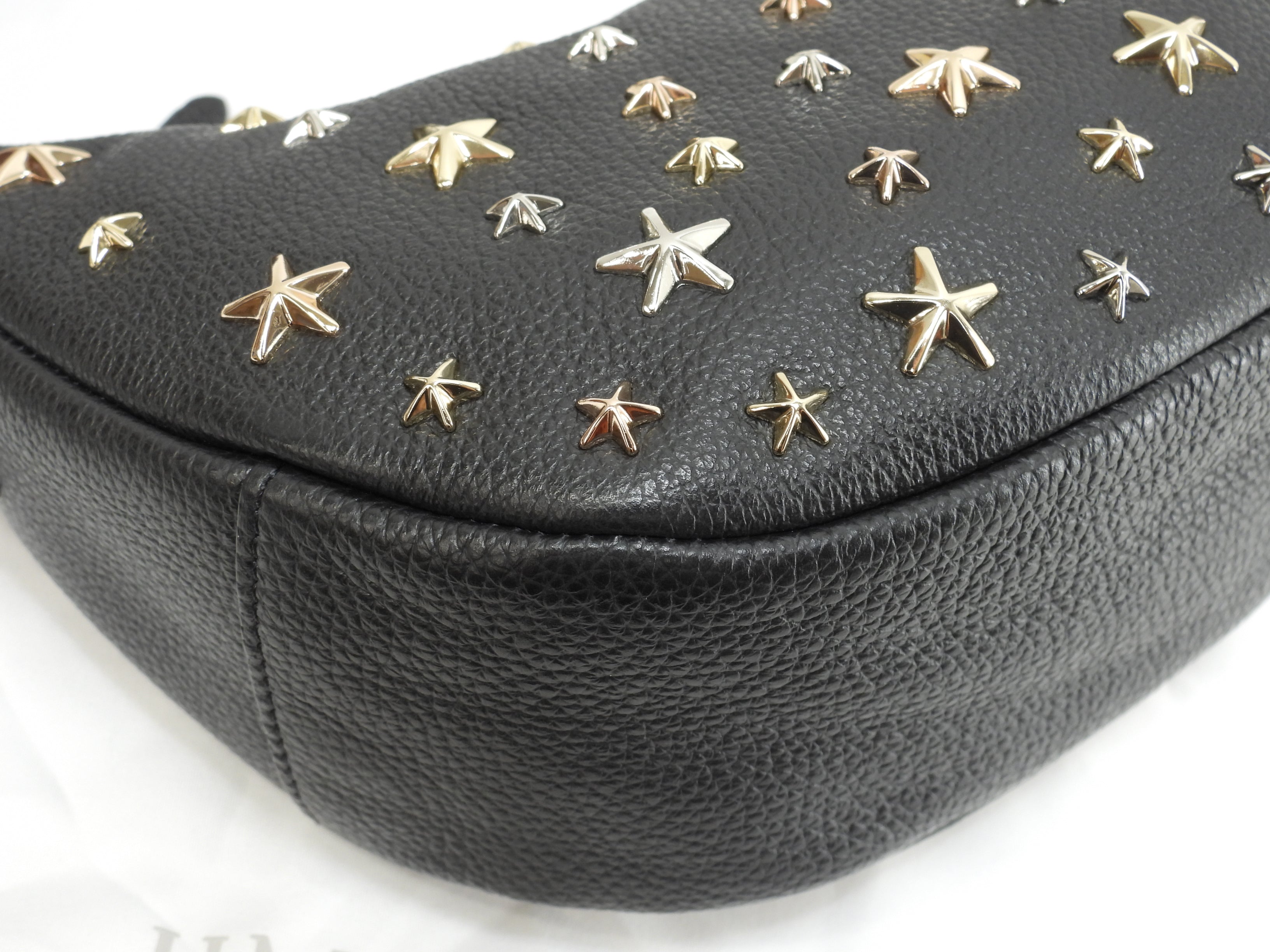 Jimmy Choo Sky - Borsa a mano mini in pelle nera con borchie a stella, mai usata @NDM0YR