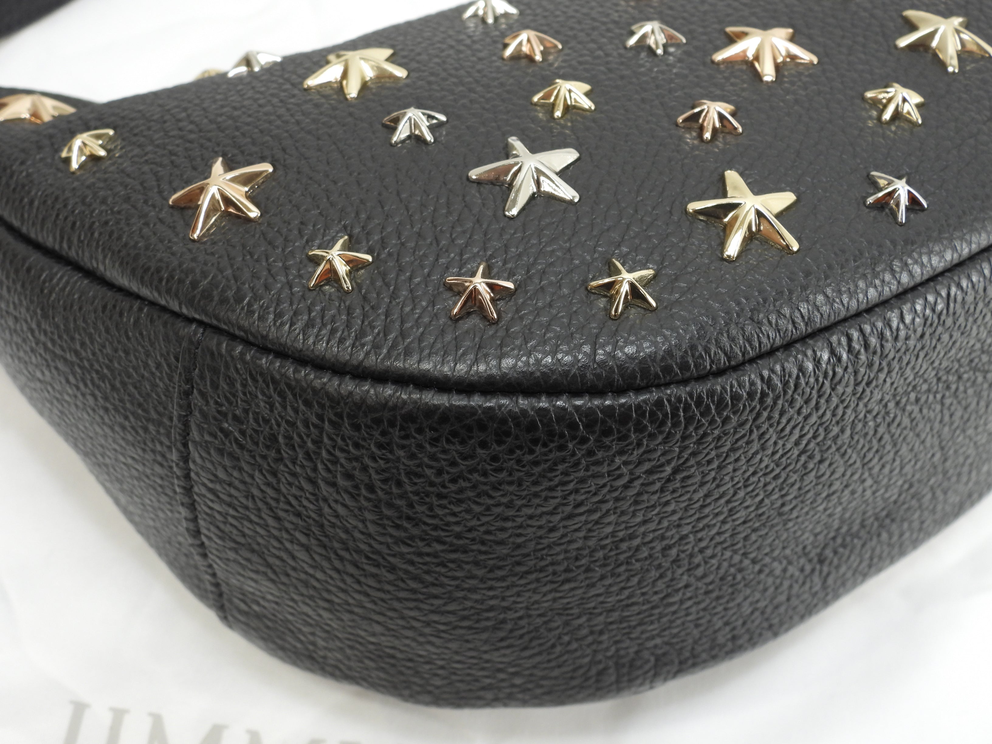 Jimmy Choo Sky - Borsa a mano mini in pelle nera con borchie a stella, mai usata @NDM0YR