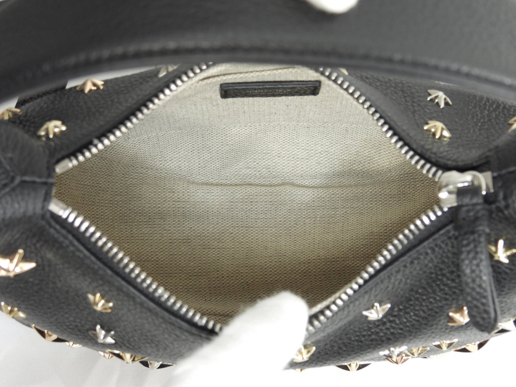 Jimmy Choo Sky - Borsa a mano mini in pelle nera con borchie a stella, mai usata @NDM0YR