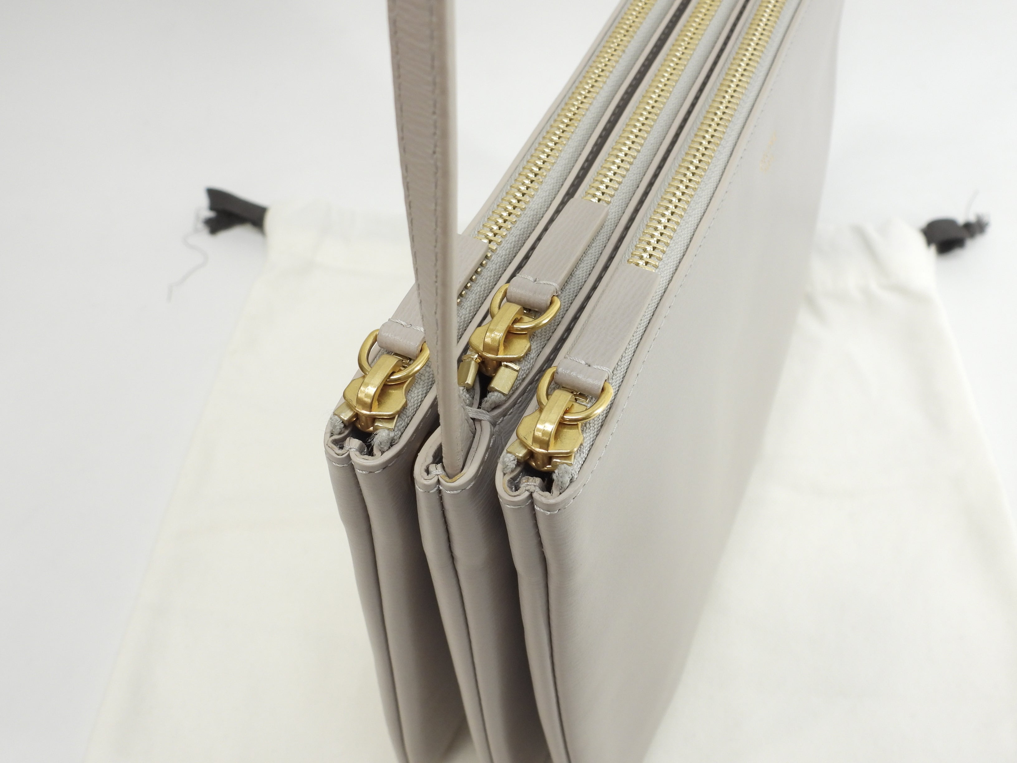 Celine Trio Large Pochette in pelle goffrata grigio chiaro, borsa a tracolla @S-GA-4187