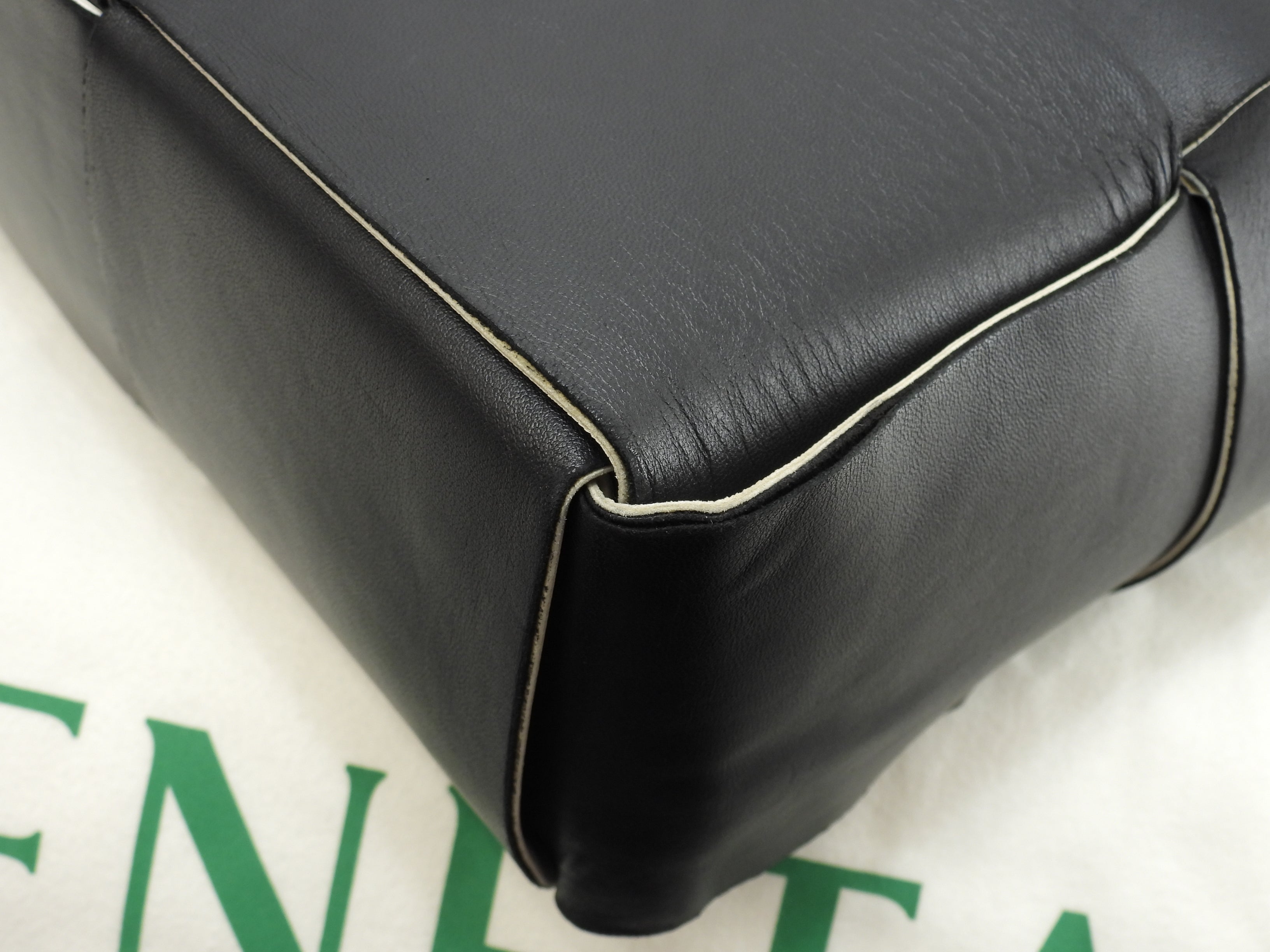 Bottega Veneta Borsa tote grande Large Arco in pelle bianca e nera Borsa a tracolla grande@B08470724Q