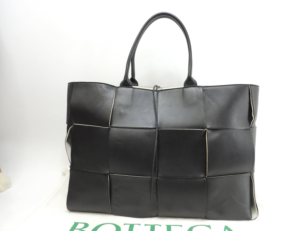 Bottega Veneta Borsa tote grande Large Arco in pelle bianca e nera Borsa a tracolla grande@B08470724Q