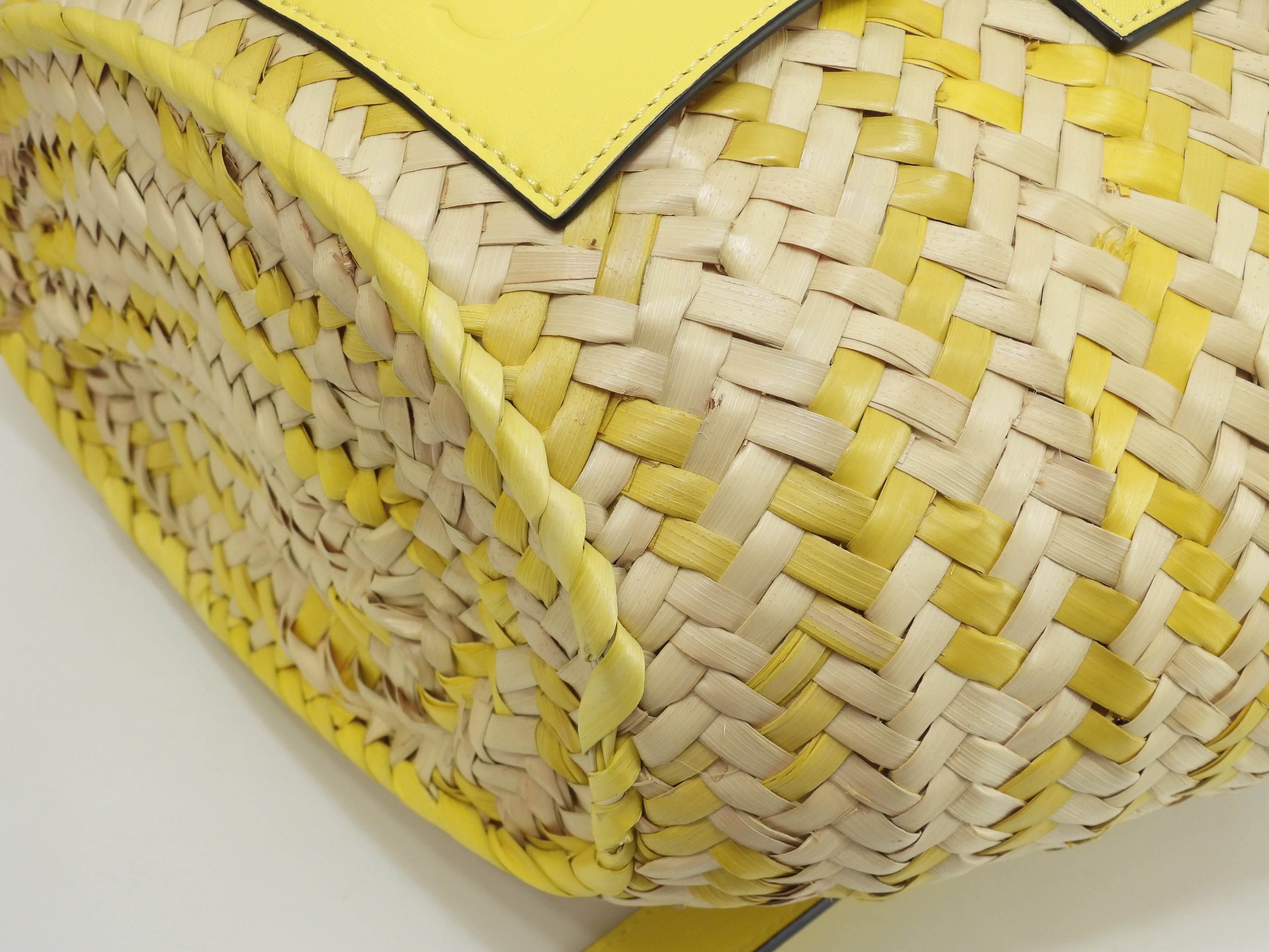 Loewe Basket Small Borsa di paglia in pelle gialla naturale, mai usata @412208
