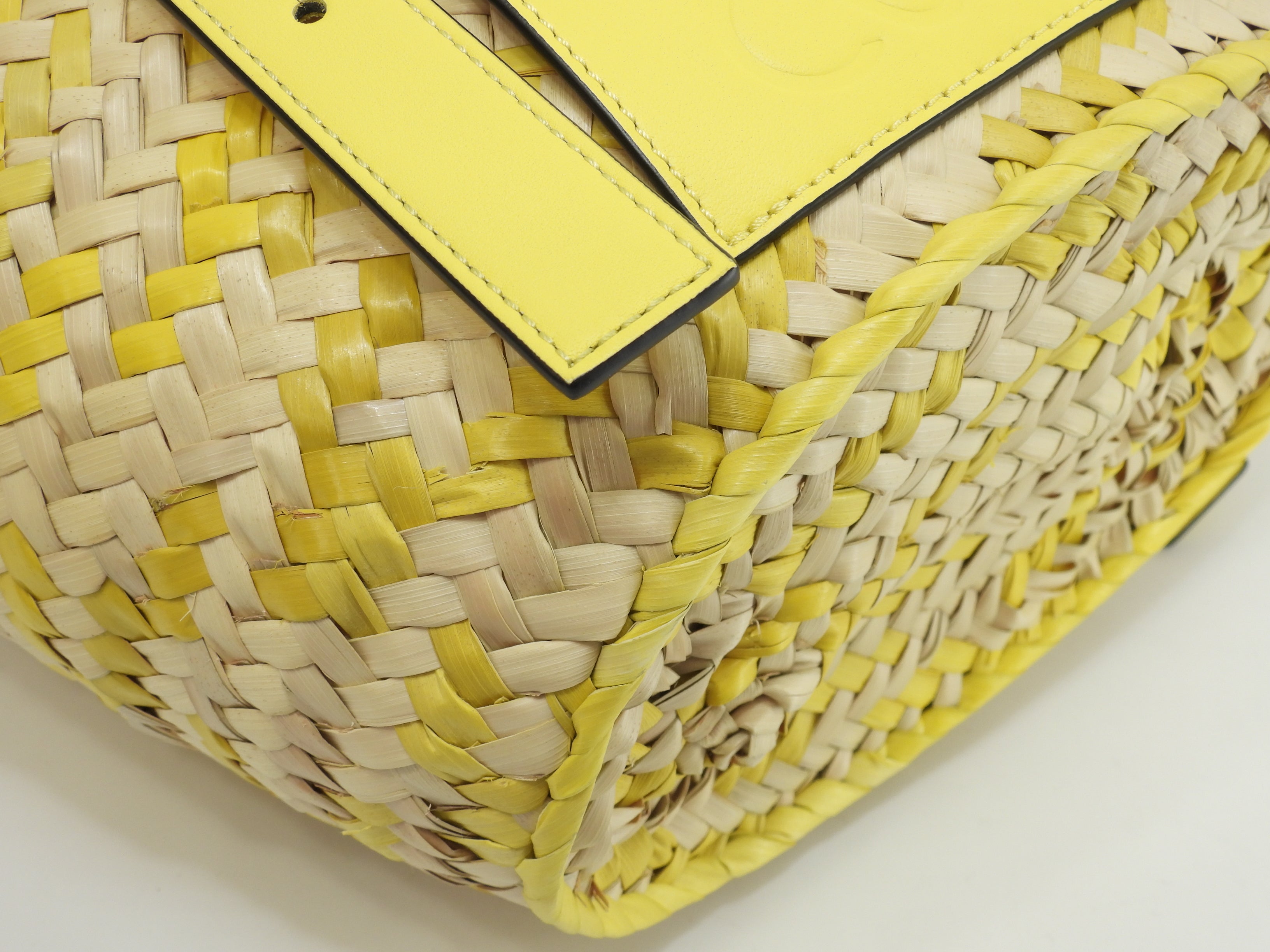 Loewe Basket Small Borsa di paglia in pelle gialla naturale, mai usata @412208