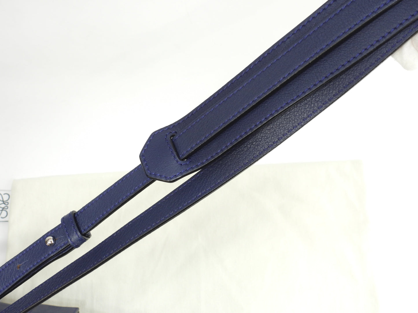 Loewe Amazona 23 in pelle blu, hardware color argento, pochette e mini borsa con tracolla staccabile, ottime condizioni @471510