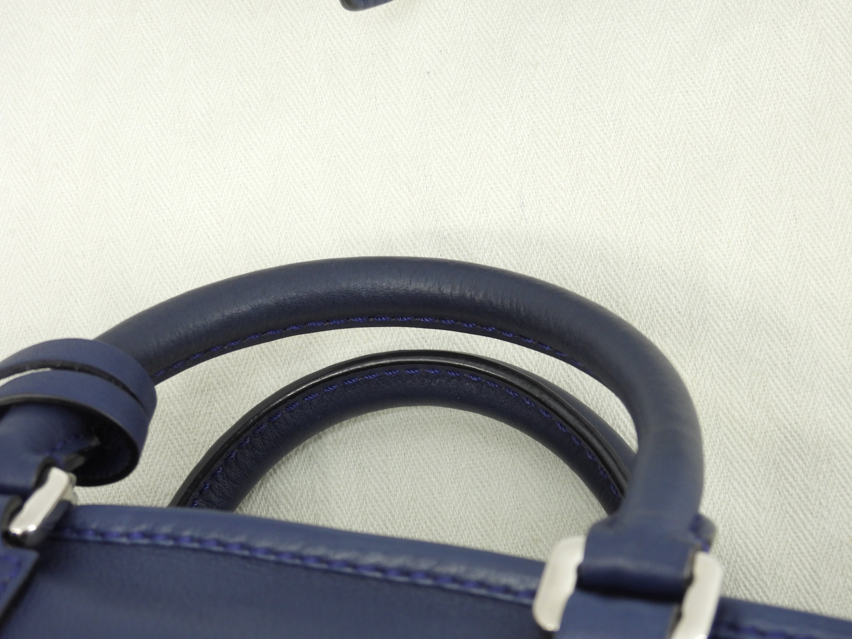 Loewe Amazona 23 in pelle blu, hardware color argento, pochette e mini borsa con tracolla staccabile, ottime condizioni @471510