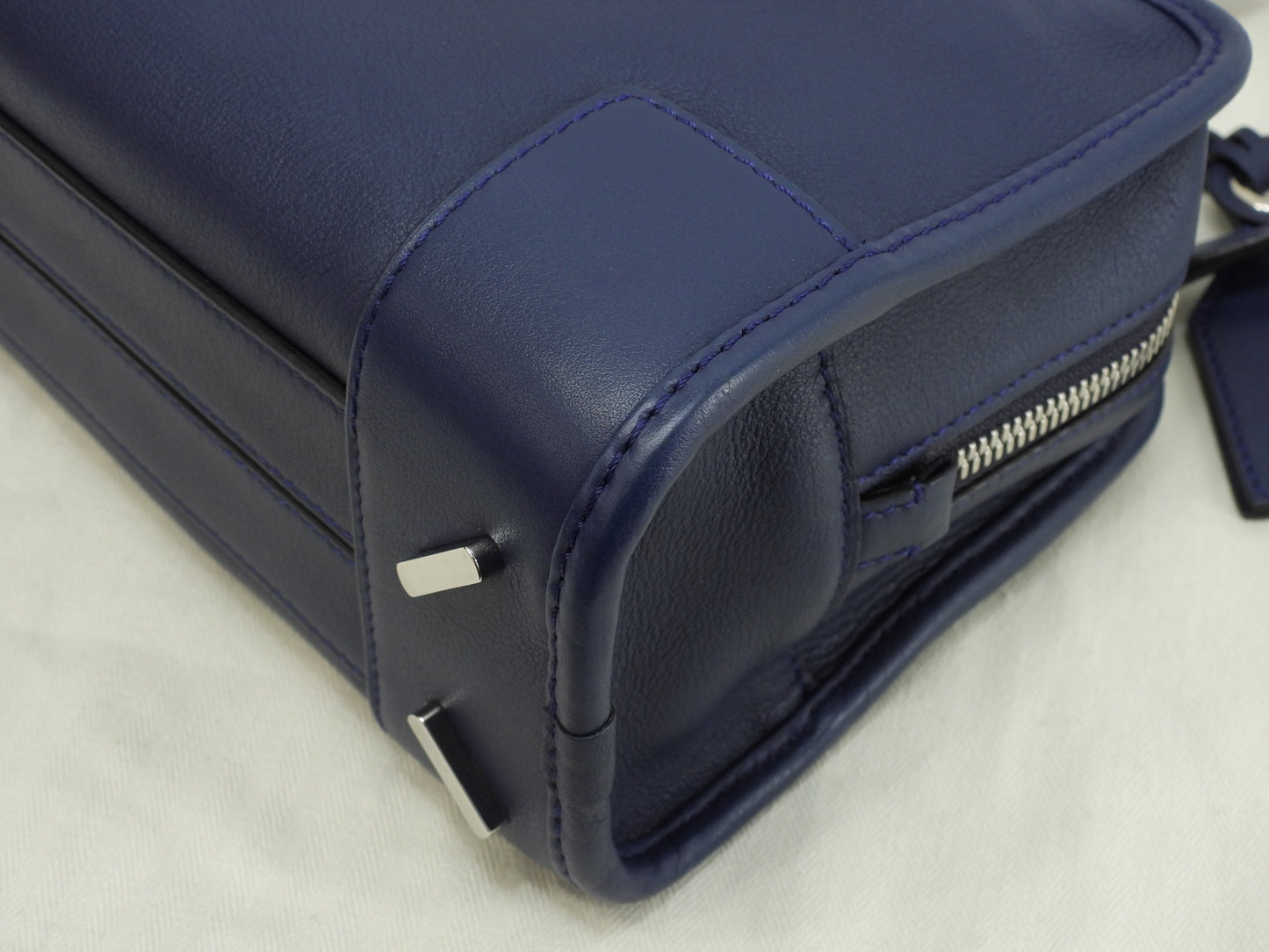 Loewe Amazona 23 in pelle blu, hardware color argento, pochette e mini borsa con tracolla staccabile, ottime condizioni @471510