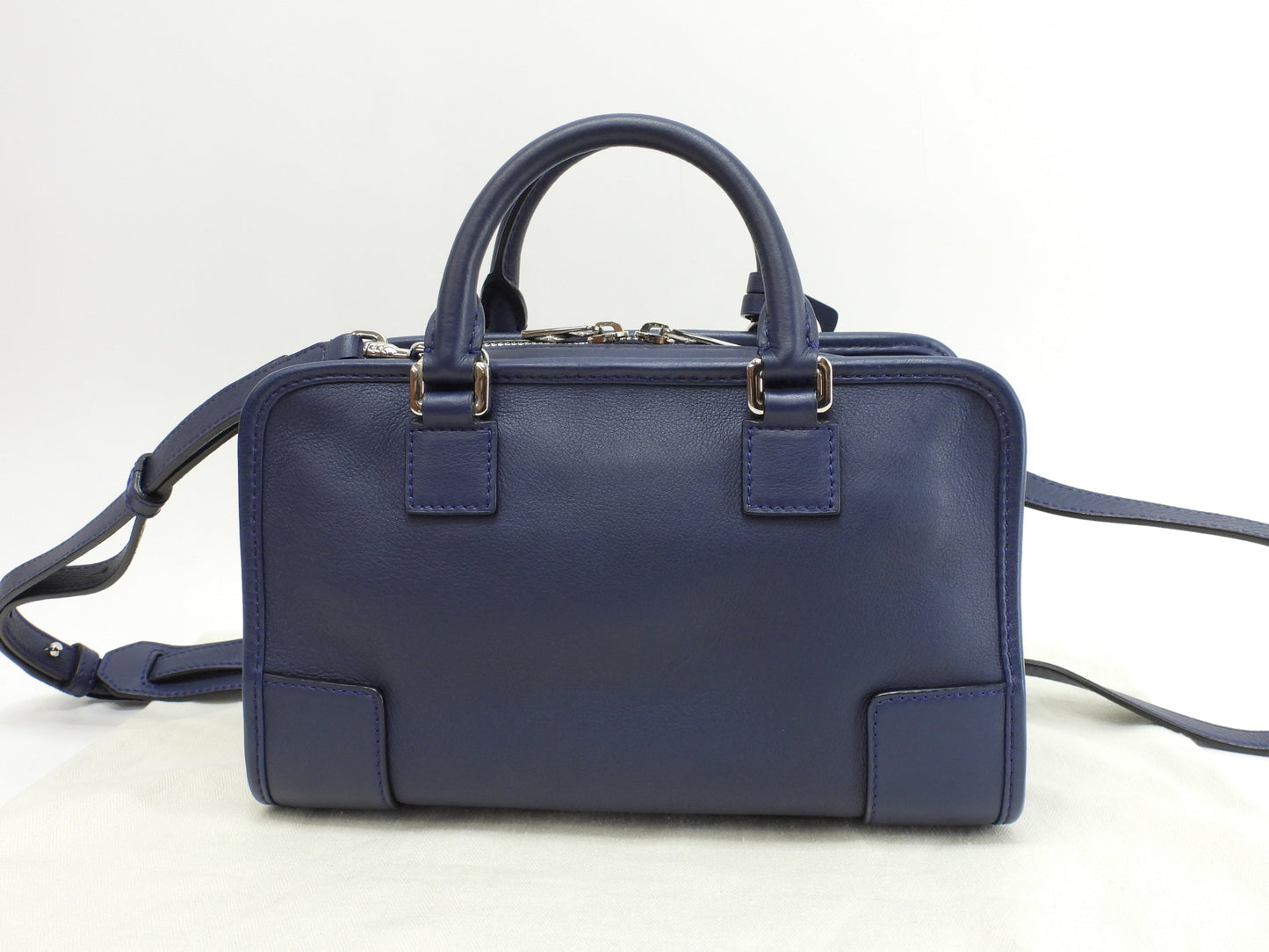 Loewe Amazona 23 in pelle blu, hardware color argento, pochette e mini borsa con tracolla staccabile, ottime condizioni @471510