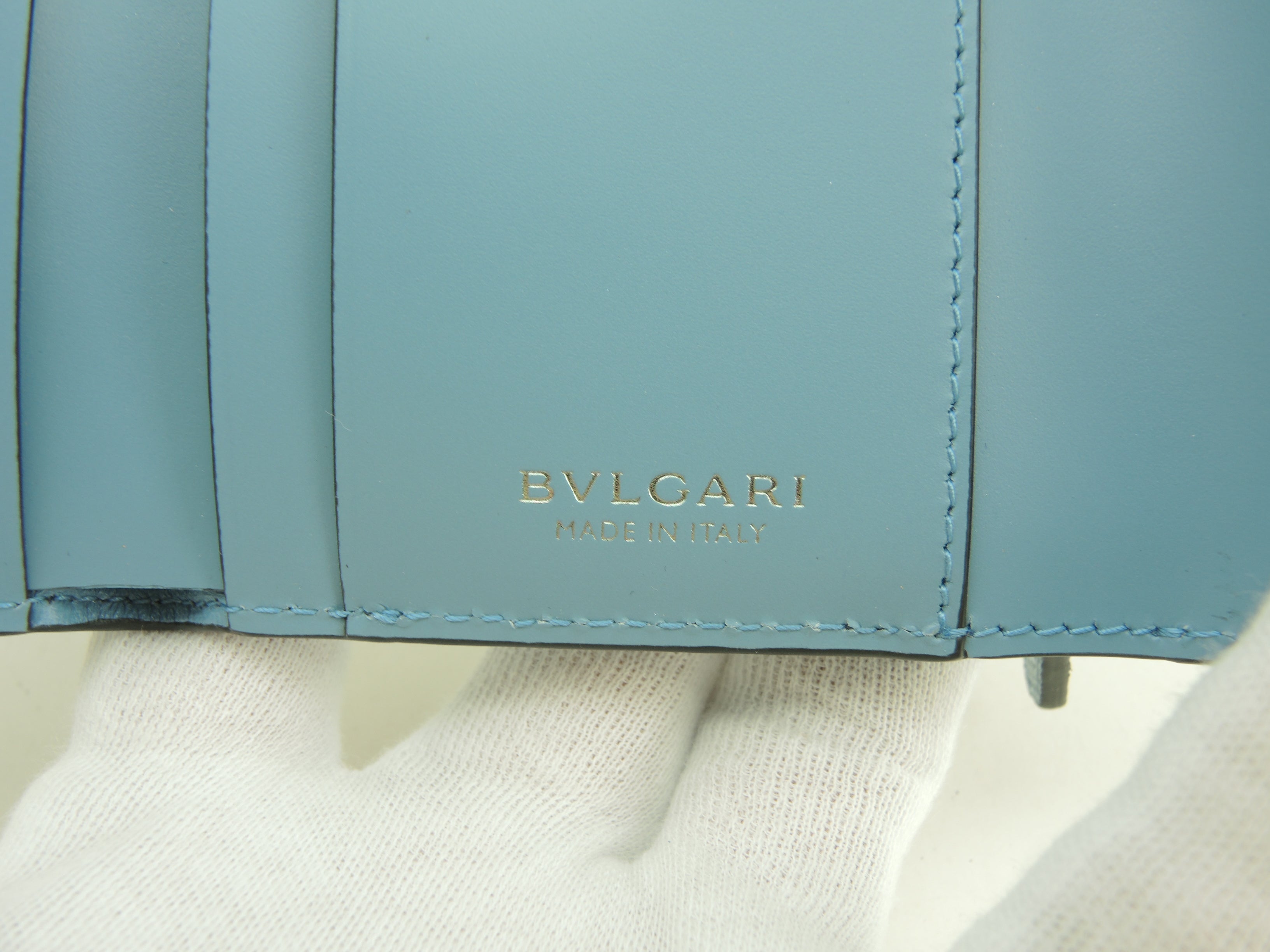 Bvlgari, portafoglio a tre ante Serpenti, pelle goffrata azzurra, mini portafoglio, nuovo con etichette@ 9