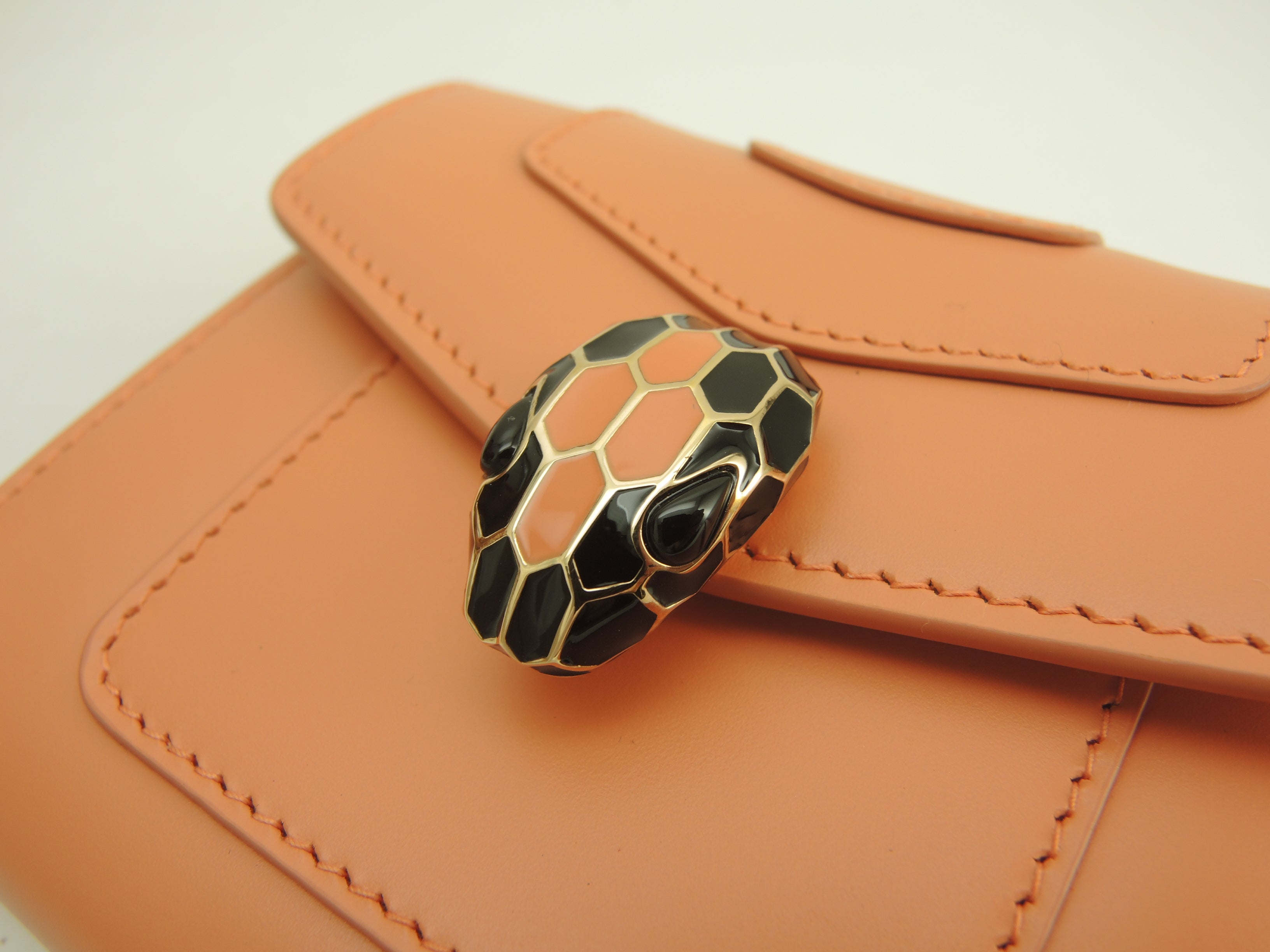 BVLGARI Portafoglio a tre ante Serpenti in pelle/rosa salmone Forever Small Wallet Inutilizzato@ 11